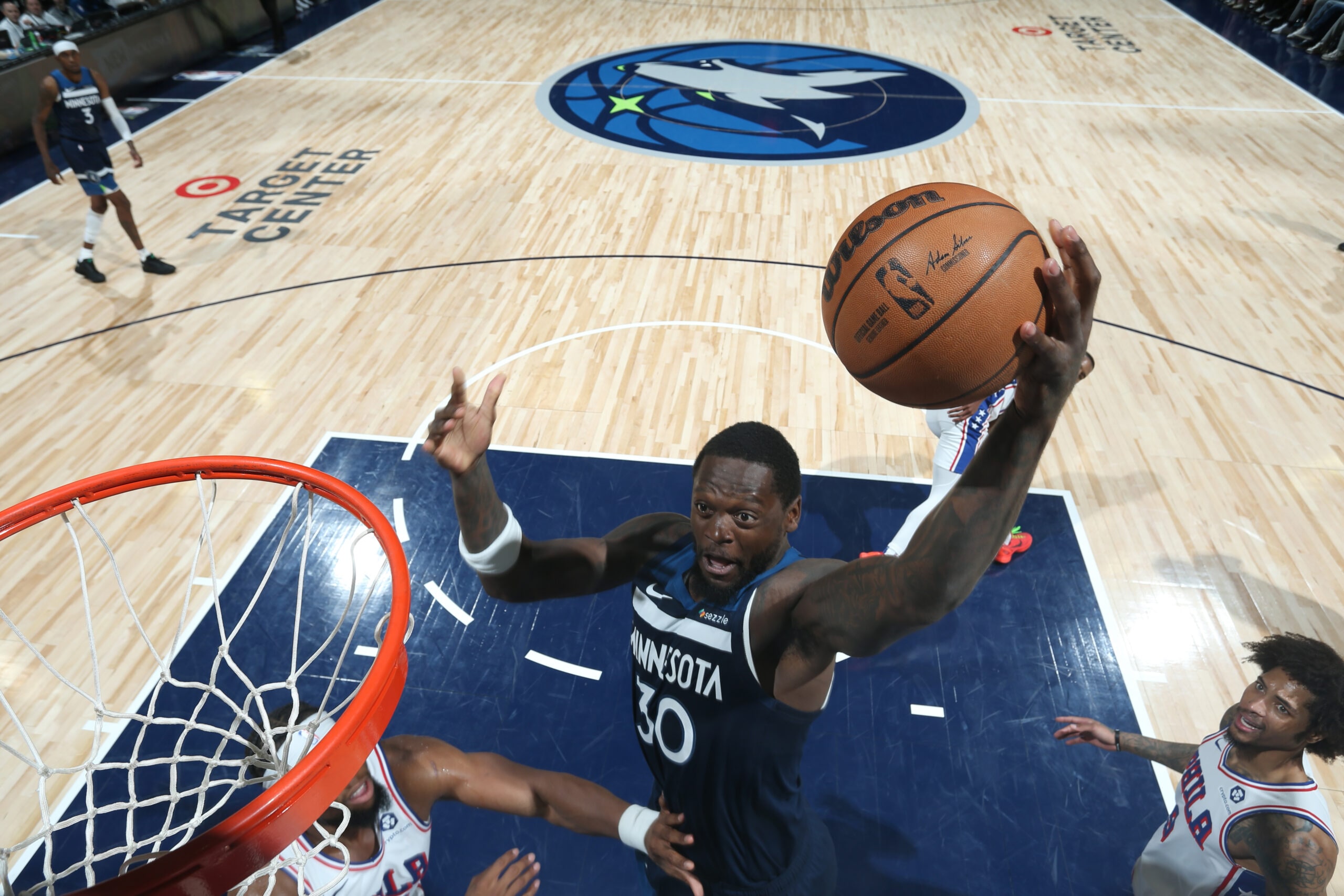 Minnesota logra el objetivo en casa