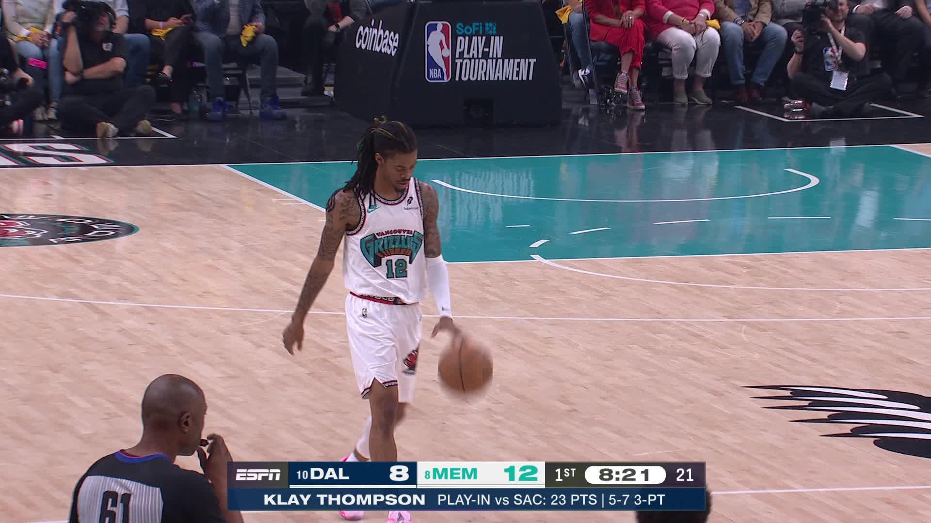 The Grizzlies come out firing to start the game