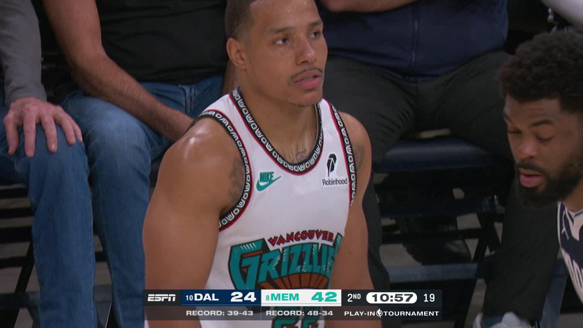 The Grizzlies start to pour it on in the 2nd Quarter
