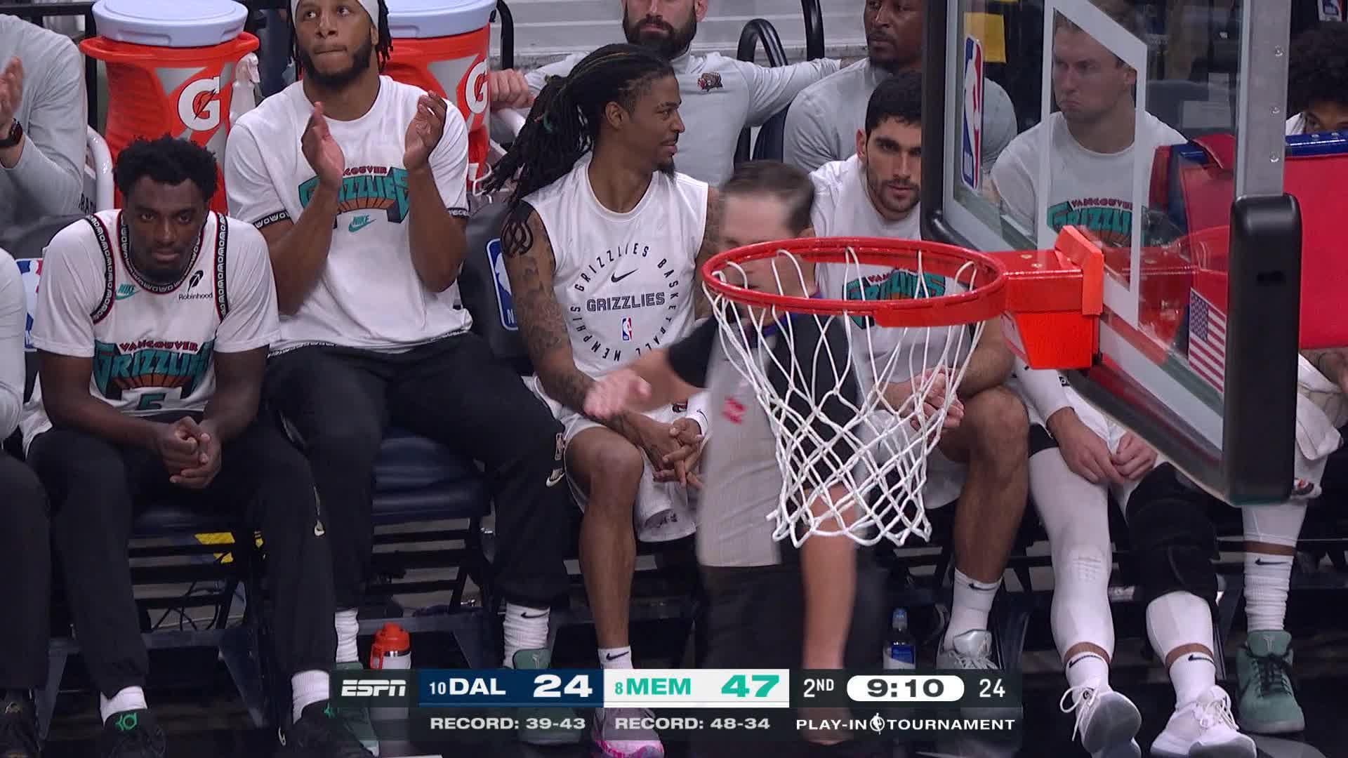 The Grizzlies and Mavericks trading buckets in the 2nd Quarter