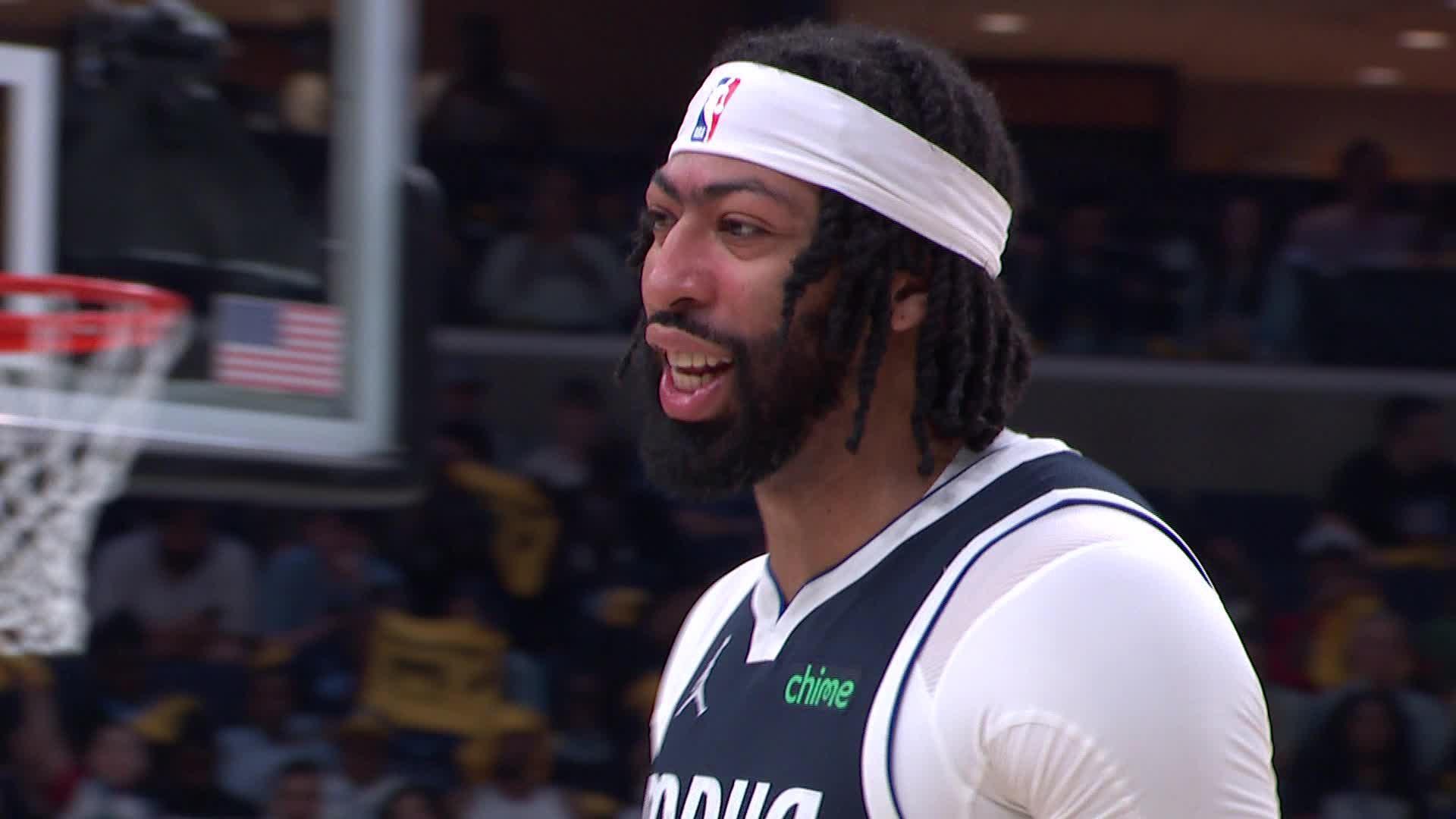 The Grizzlies and the Mavericks trading buckets in the 3rd Quarter