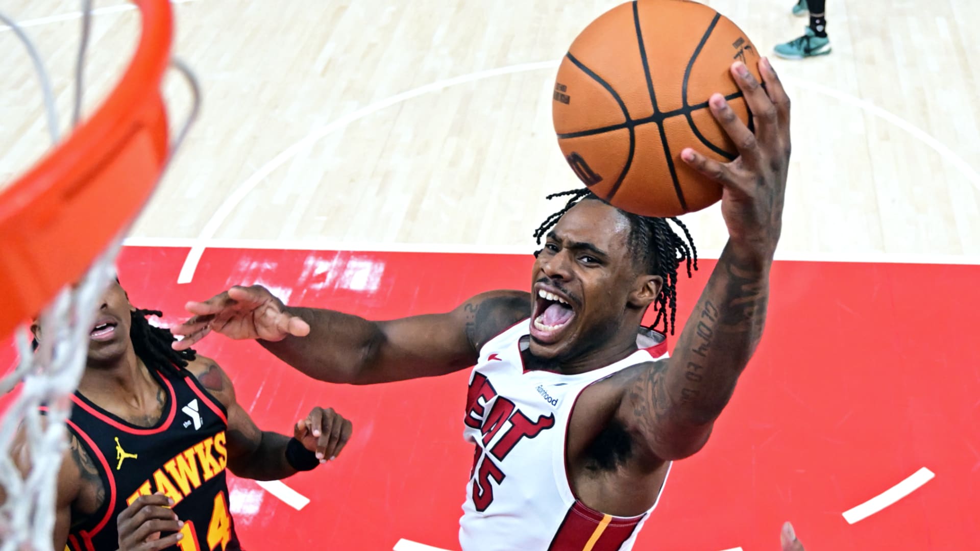 Davion Mitchell shakes slow start, dons cape in Heat's Play-In win over Hawks