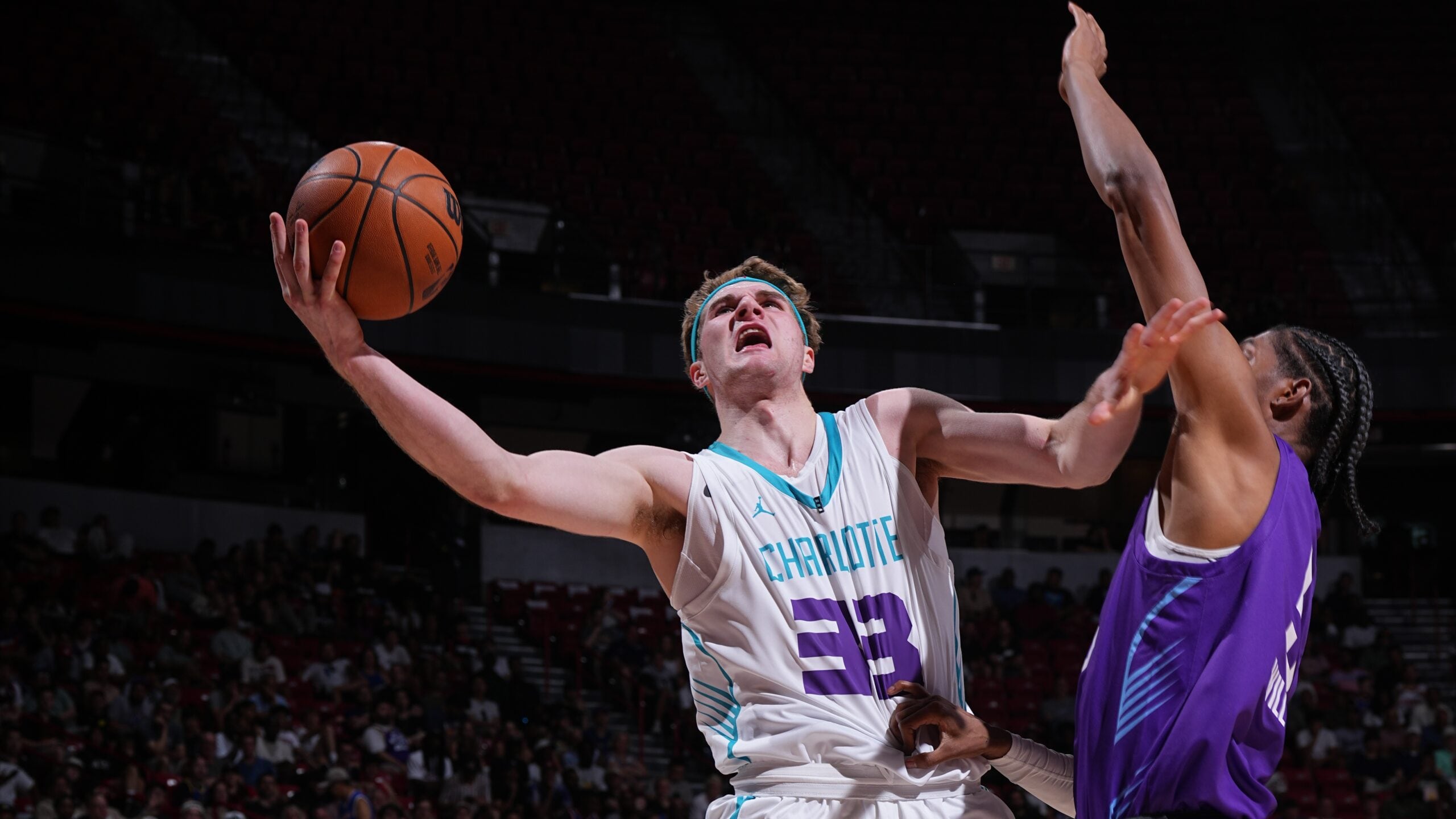 Liga de Verano NBA 2K26: Liam McNeeley explota desde el banquillo para liderar a los Hornets