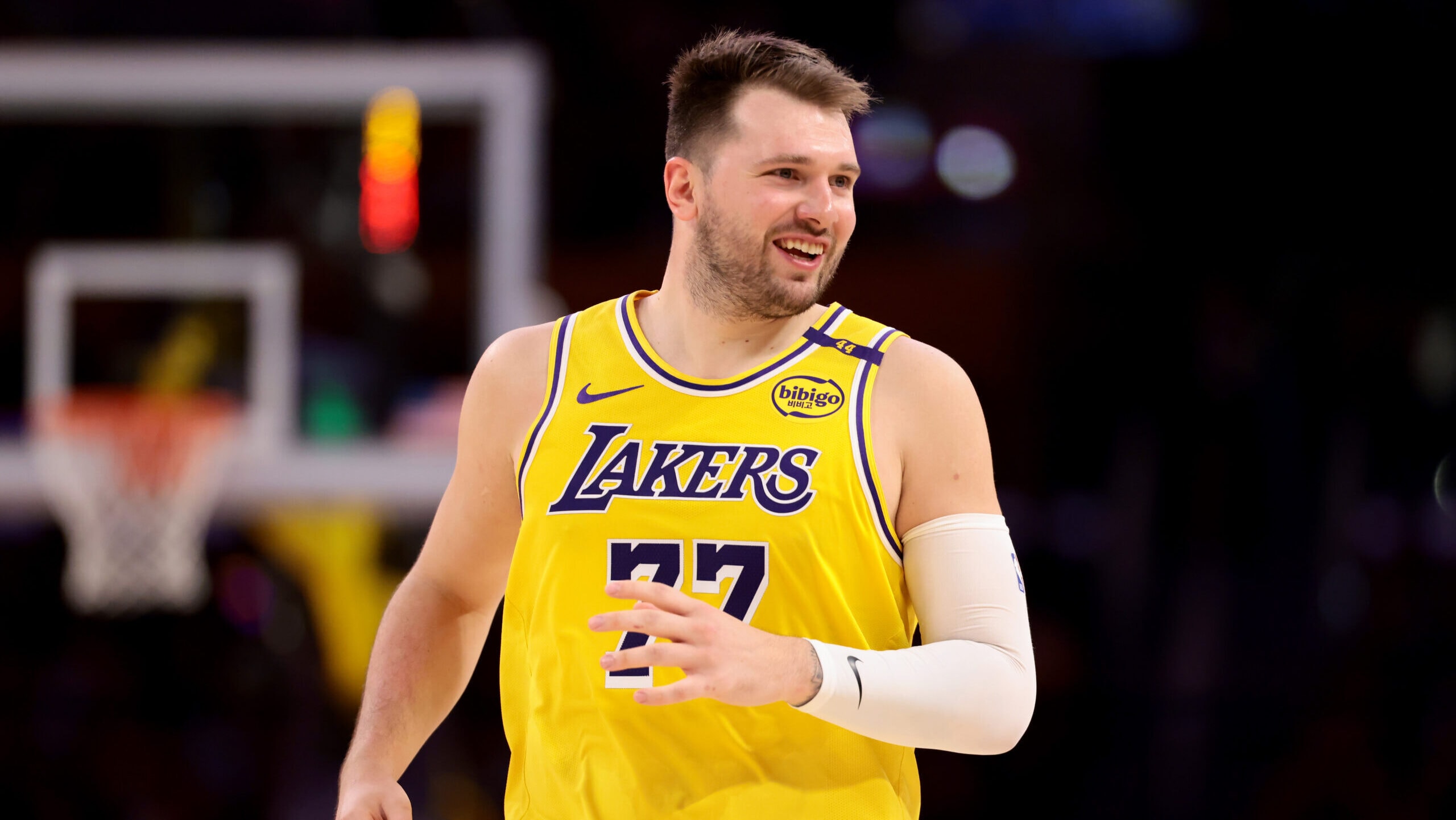 Luka Dončić agrees to 3-year, $165 million extension with Lakers