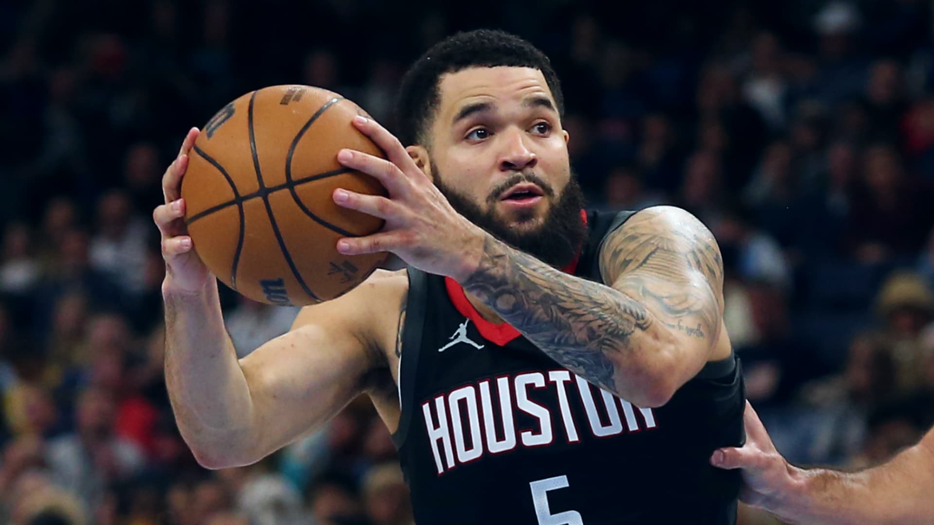 Rockets' Fred VanVleet reportedly tears ACL, could miss entire season