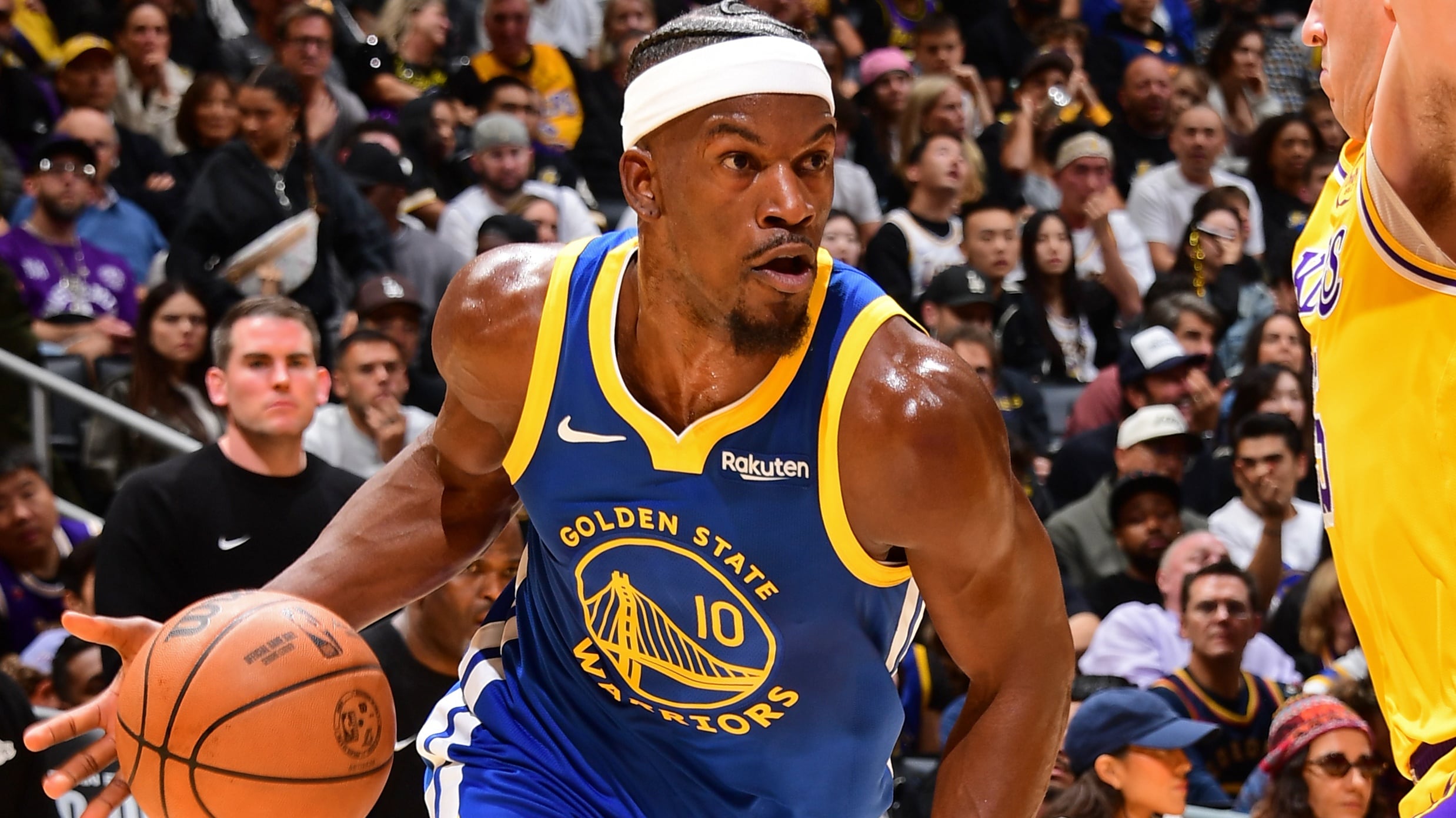 Live Updates: Warriors outpace Lakers with third-quarter flurry