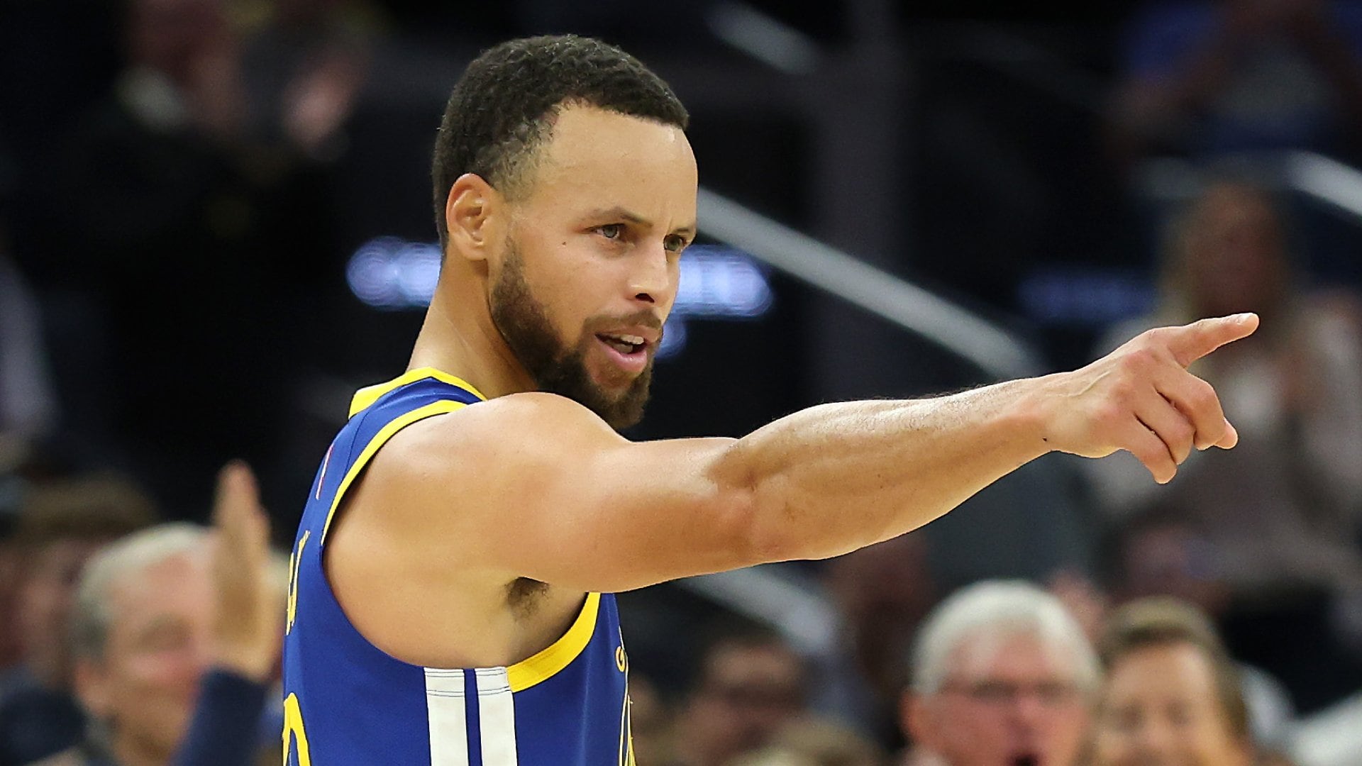 Live Updates: Top moments and plays from Warriors-Bucks, Heat-Spurs in a 4-game night in the NBA