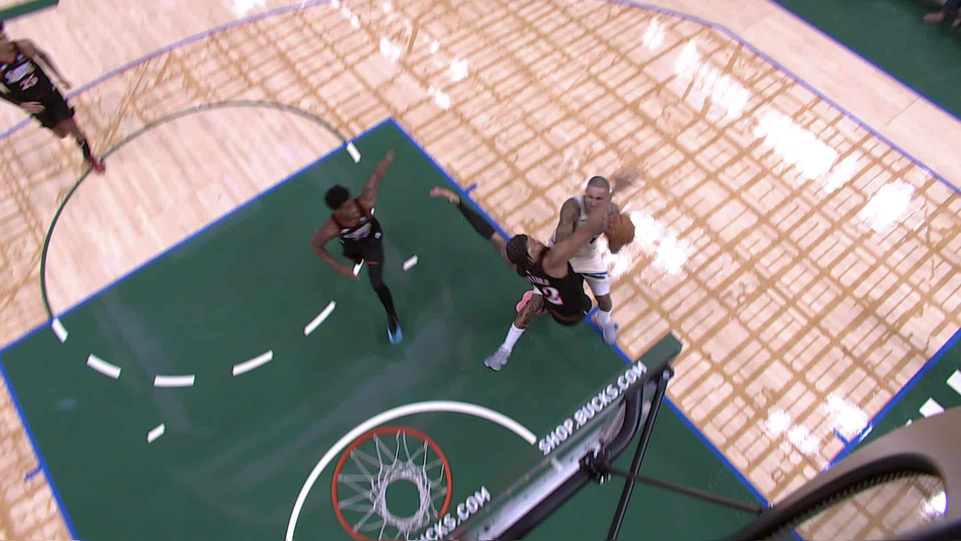 Milwaukee Bucks vs. Philadelphia 76ers - 3rd Quarter Highlights