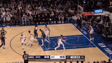 Miles McBride assist to OG Anunoby