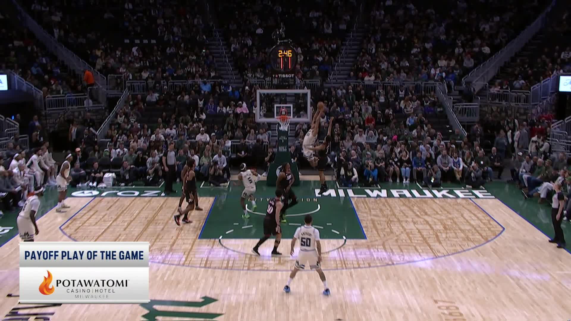 Milwaukee Bucks vs. Philadelphia 76ers - 1st Quarter Highlights