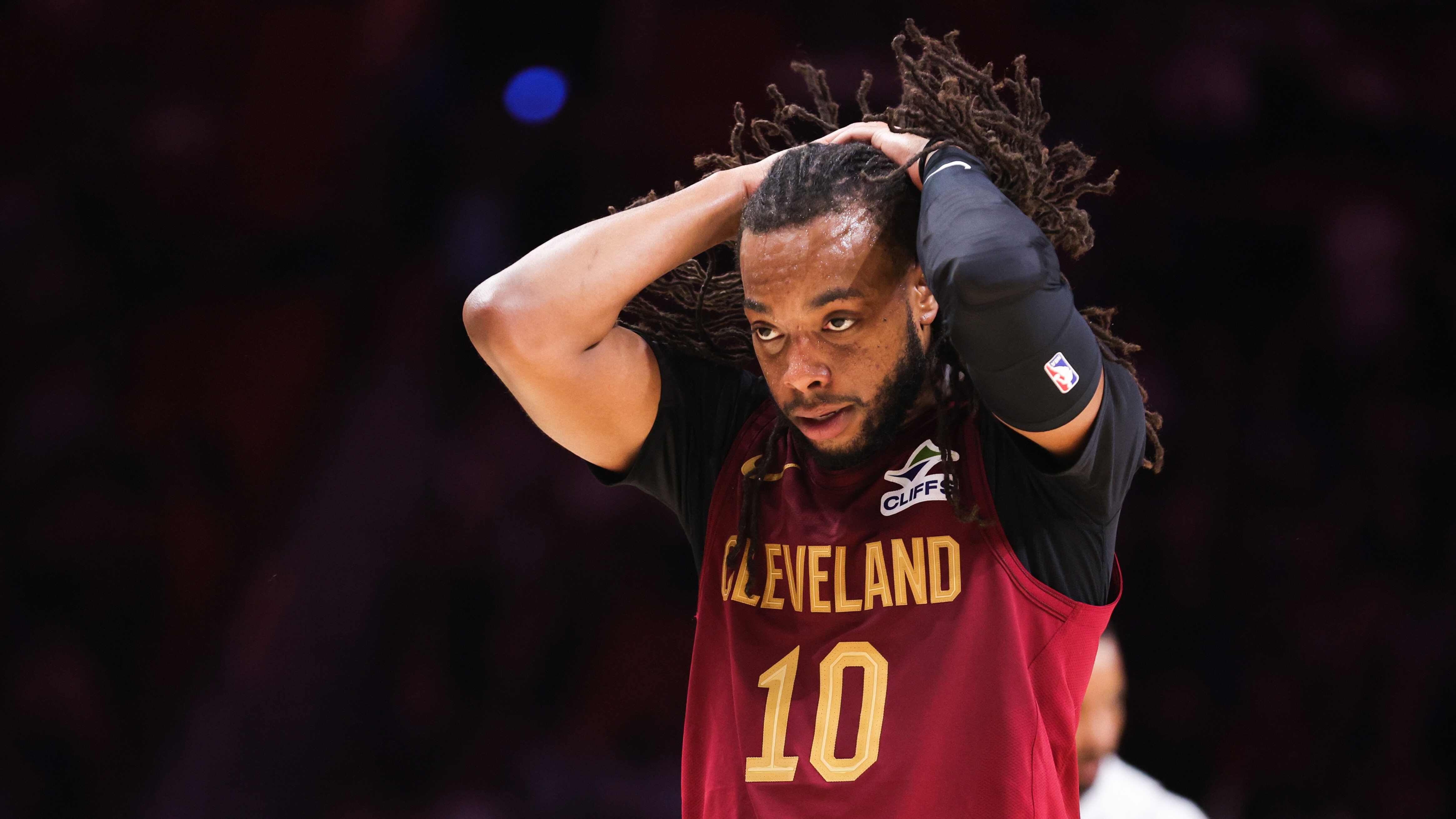 Cavs' Darius Garland (toe) exits game vs. Miami