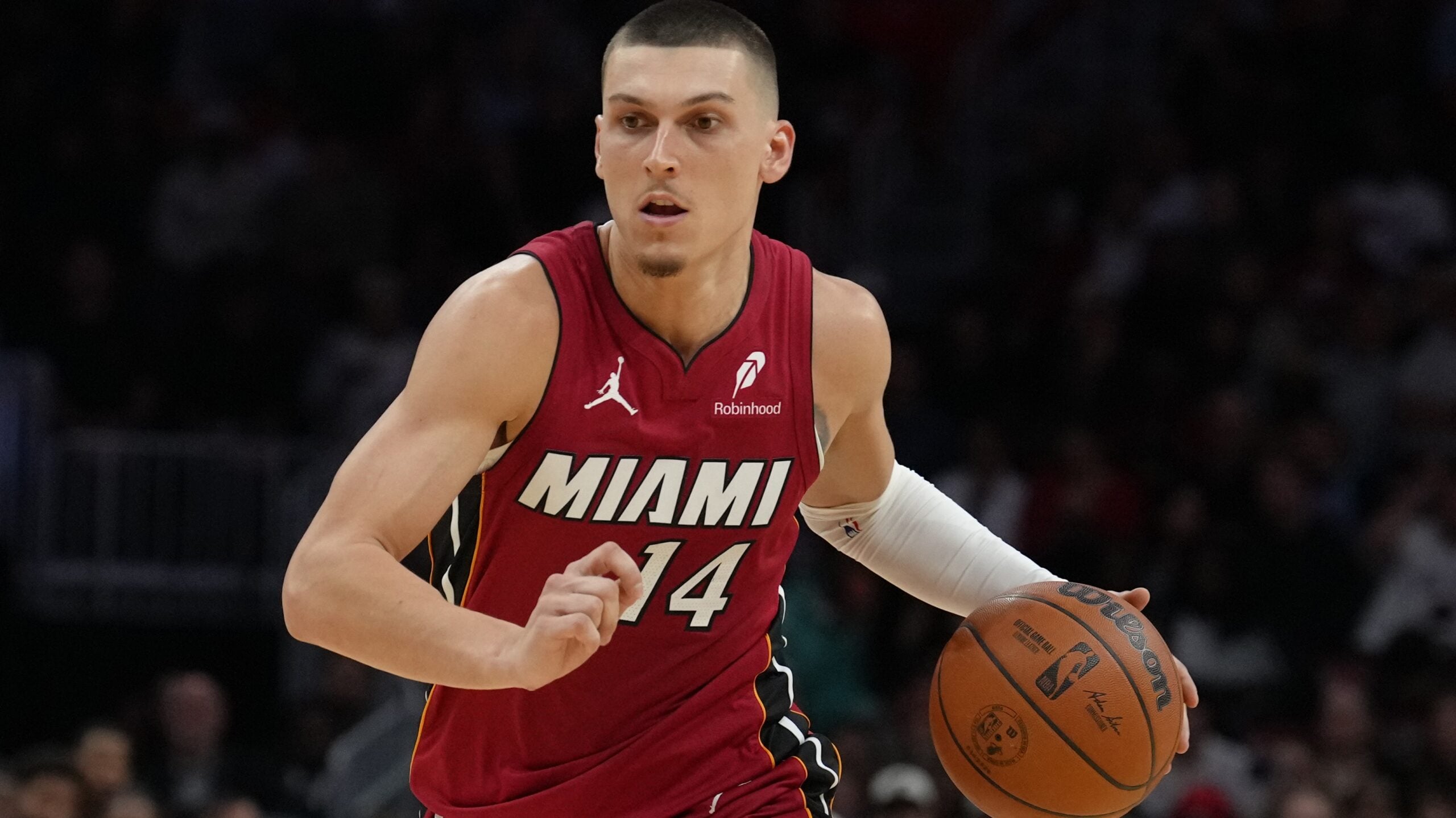 Pistons' winning streak highlights Monday's NBA action