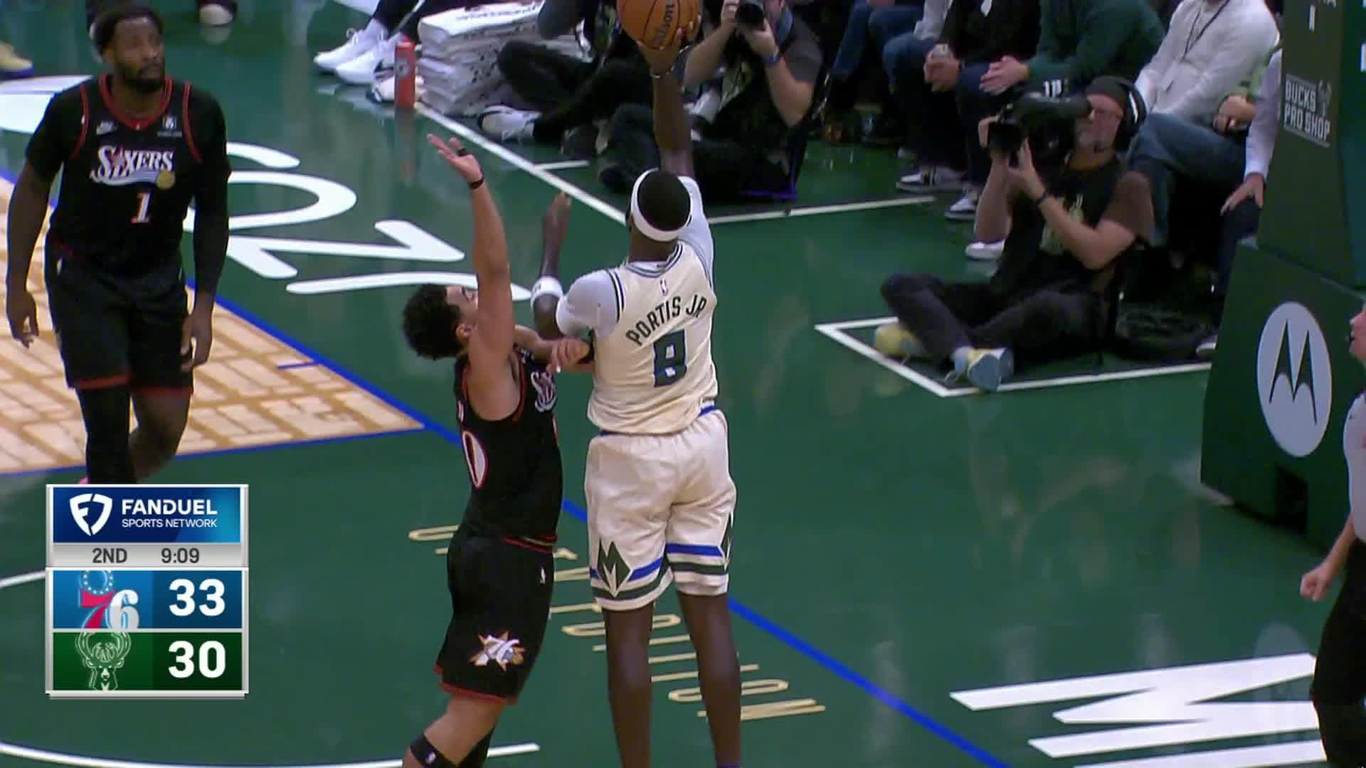 Milwaukee Bucks vs. Philadelphia 76ers - 1st Half Highlights