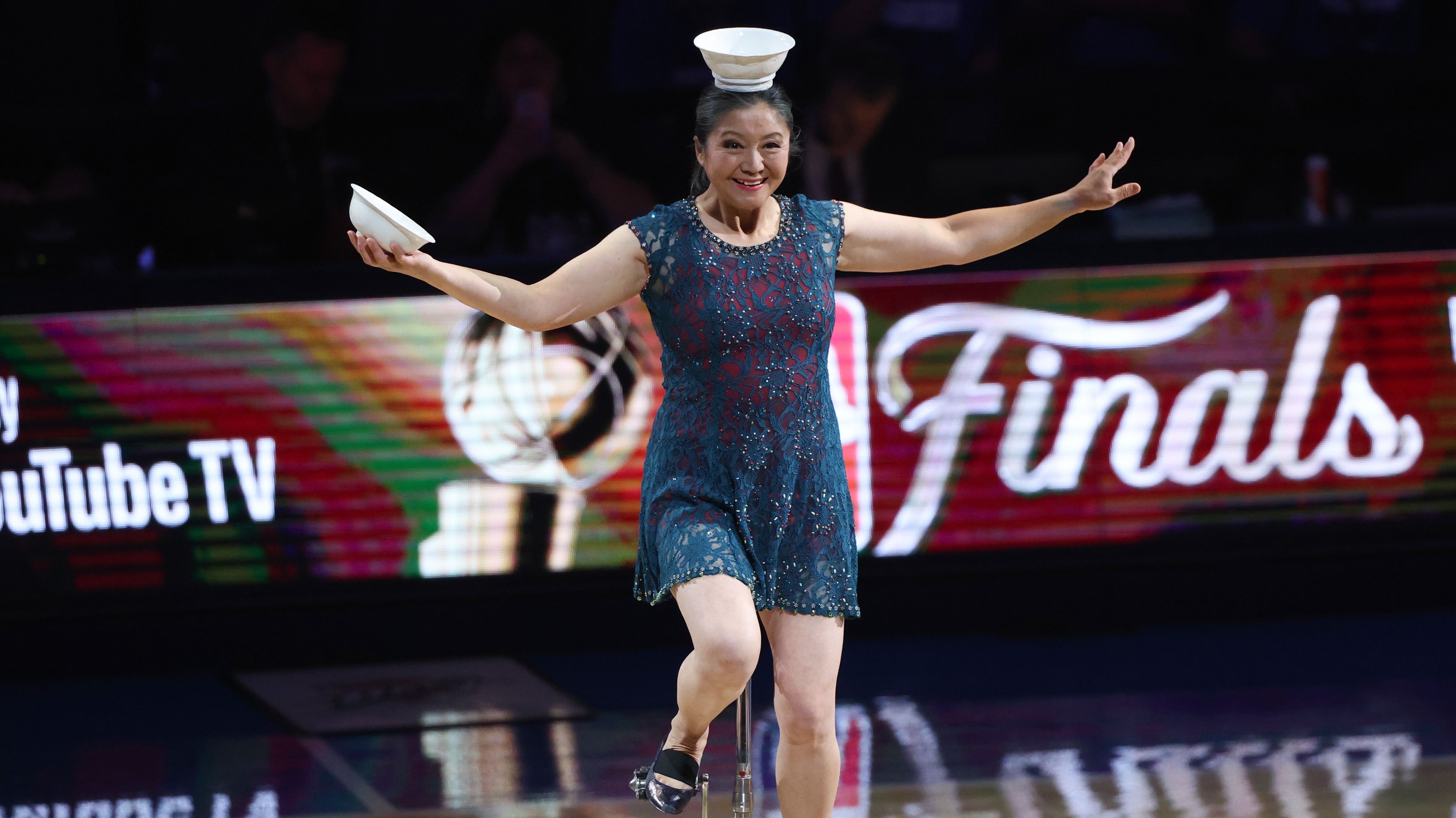 Red Panda makes NBA return, roughly 4 months after breaking wrist in fall