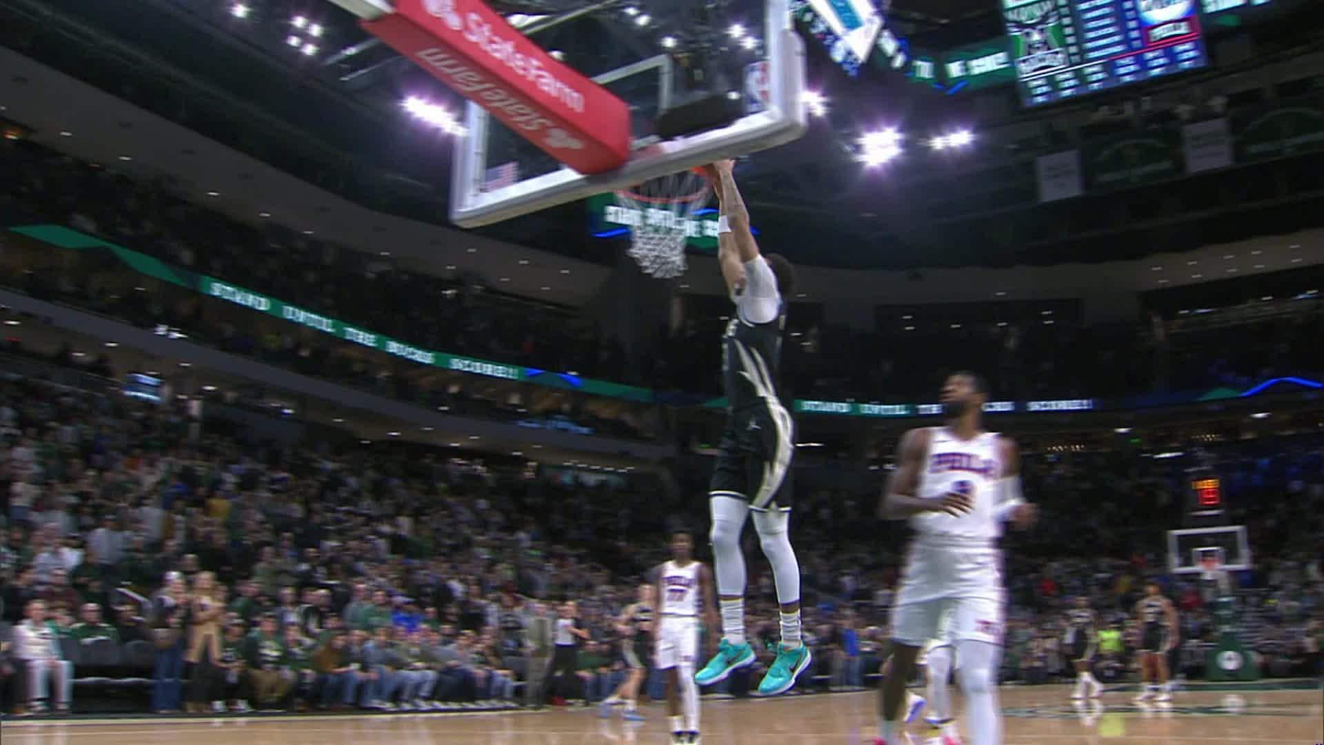 Milwaukee Bucks vs. Philadelphia 76ers - 1st Quarter Highlights