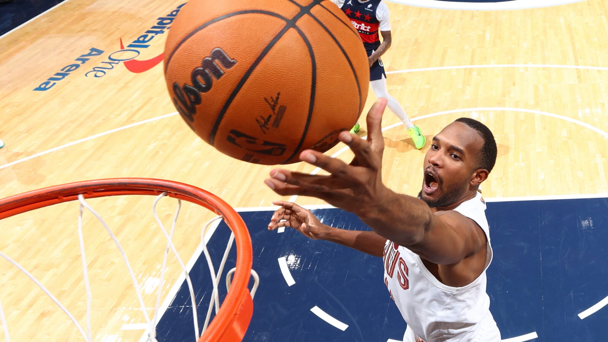 Cavaliers center Evan Mobley out 2-4 weeks with left calf strain