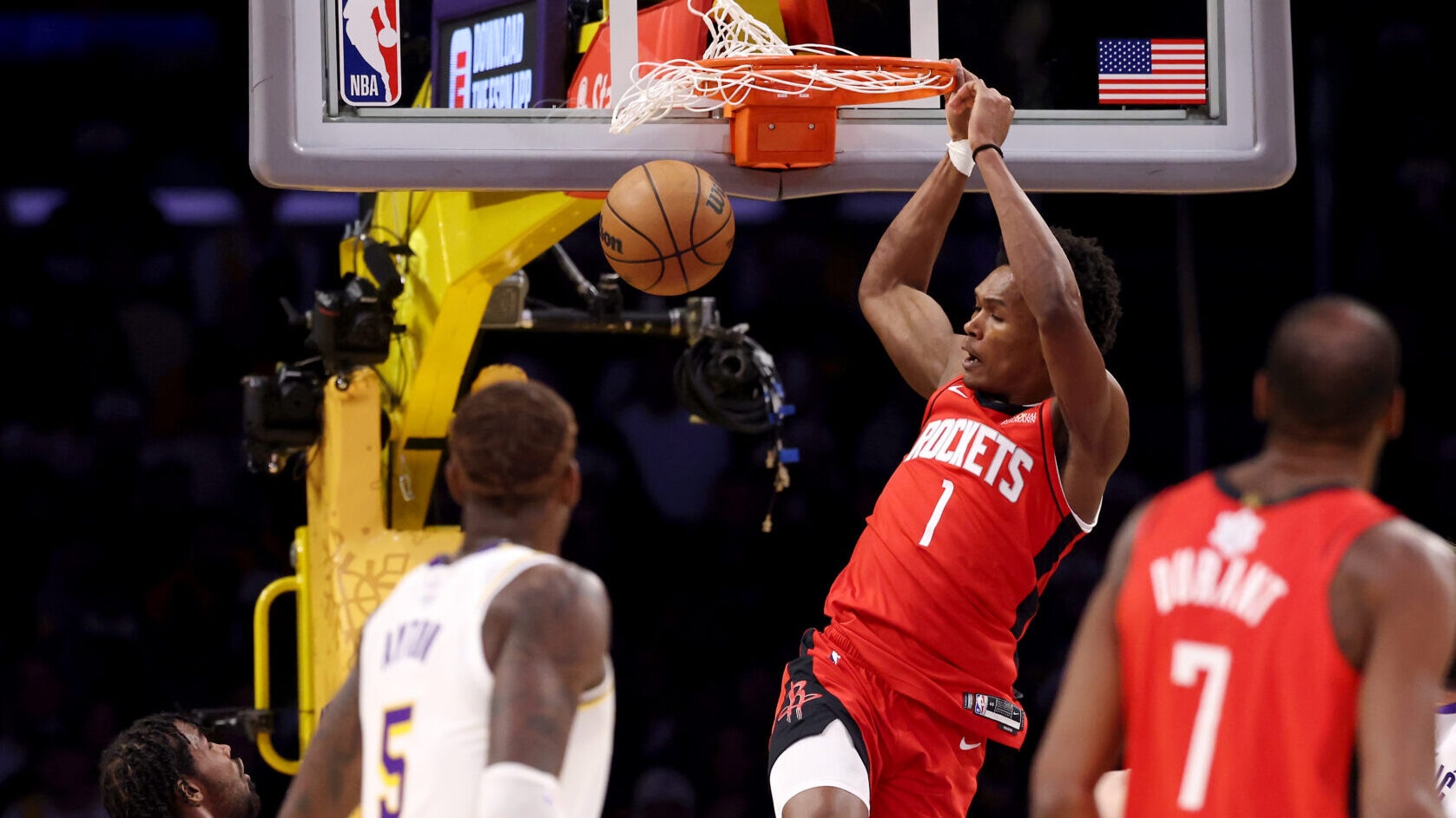Amen Thompson's 26 points propel Rockets past Lakers