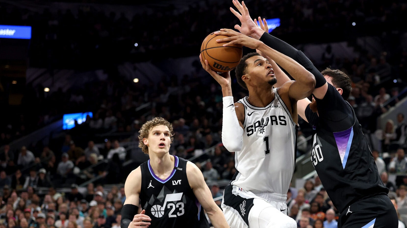 Victor Wembanyama returns to starting lineup for Spurs, De'Aaron Fox out vs. Jazz