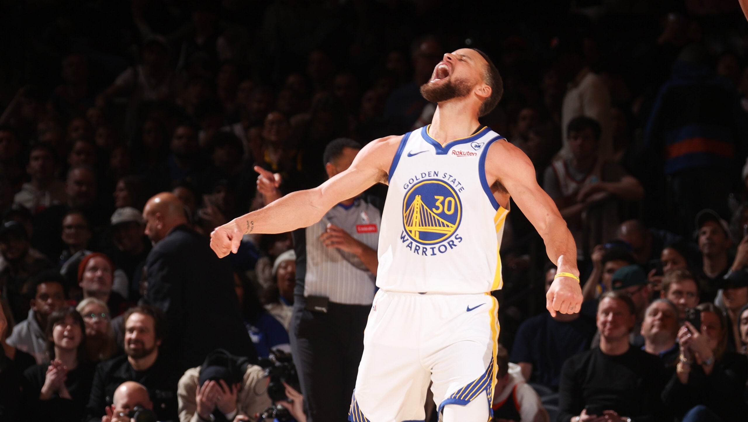 Live Updates: Cavs-Spurs, Mavs-Blazers and Monday's action around the NBA