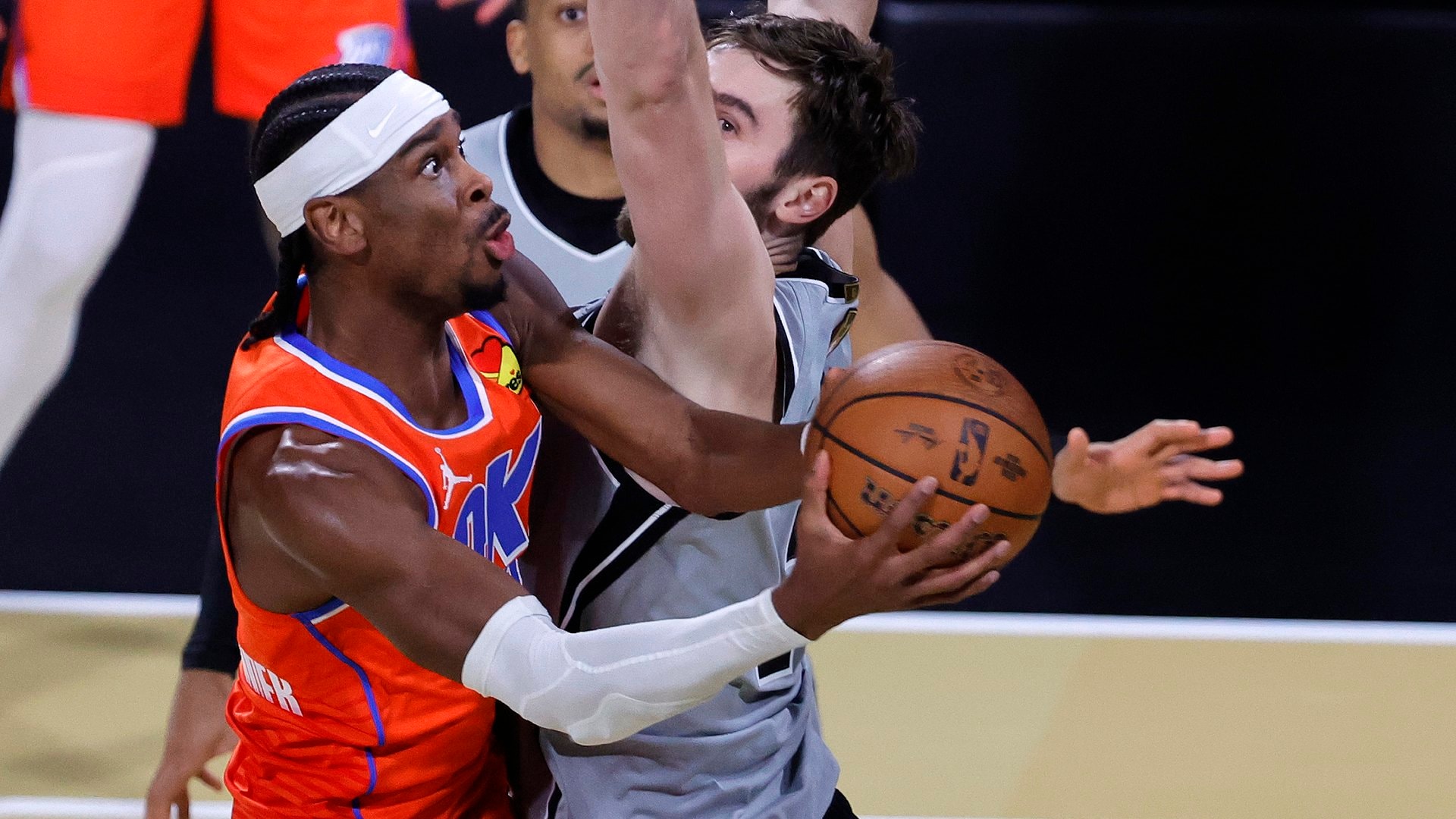 Rivalry Rising: Spurs deliver warning shot to Thunder with Emirates NBA Cup win