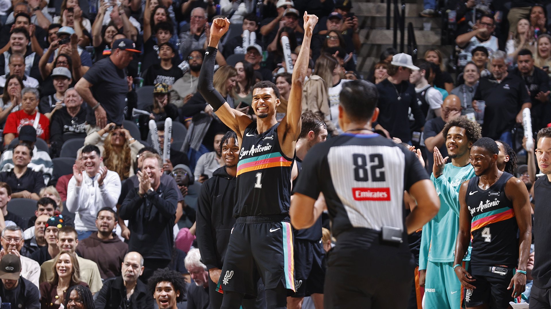 Starting 5: Spurs keep rolling, beat Thunder to key 14-game night