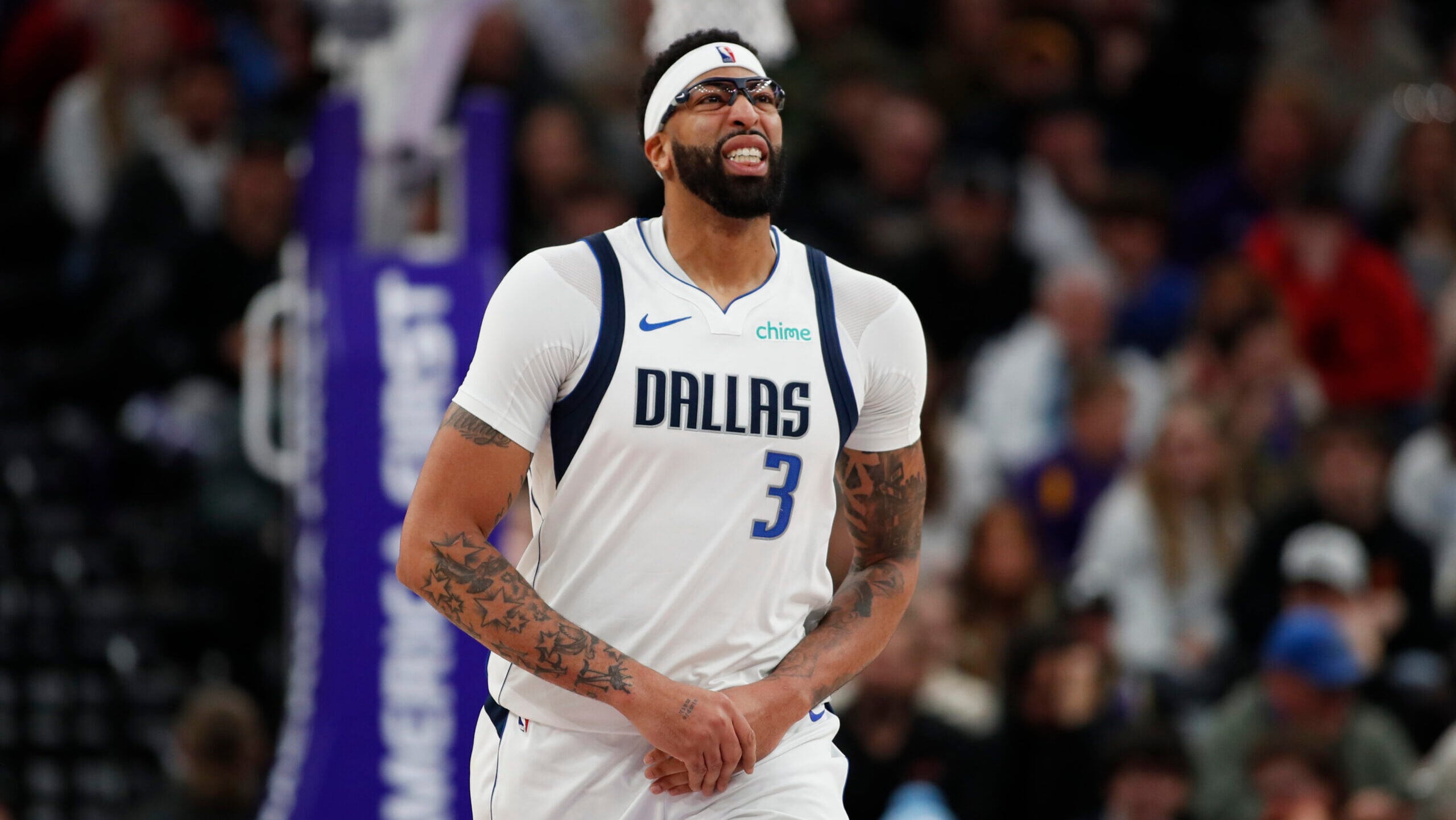Reports: Mavs’ Anthony Davis to miss time with ligament damage in hand