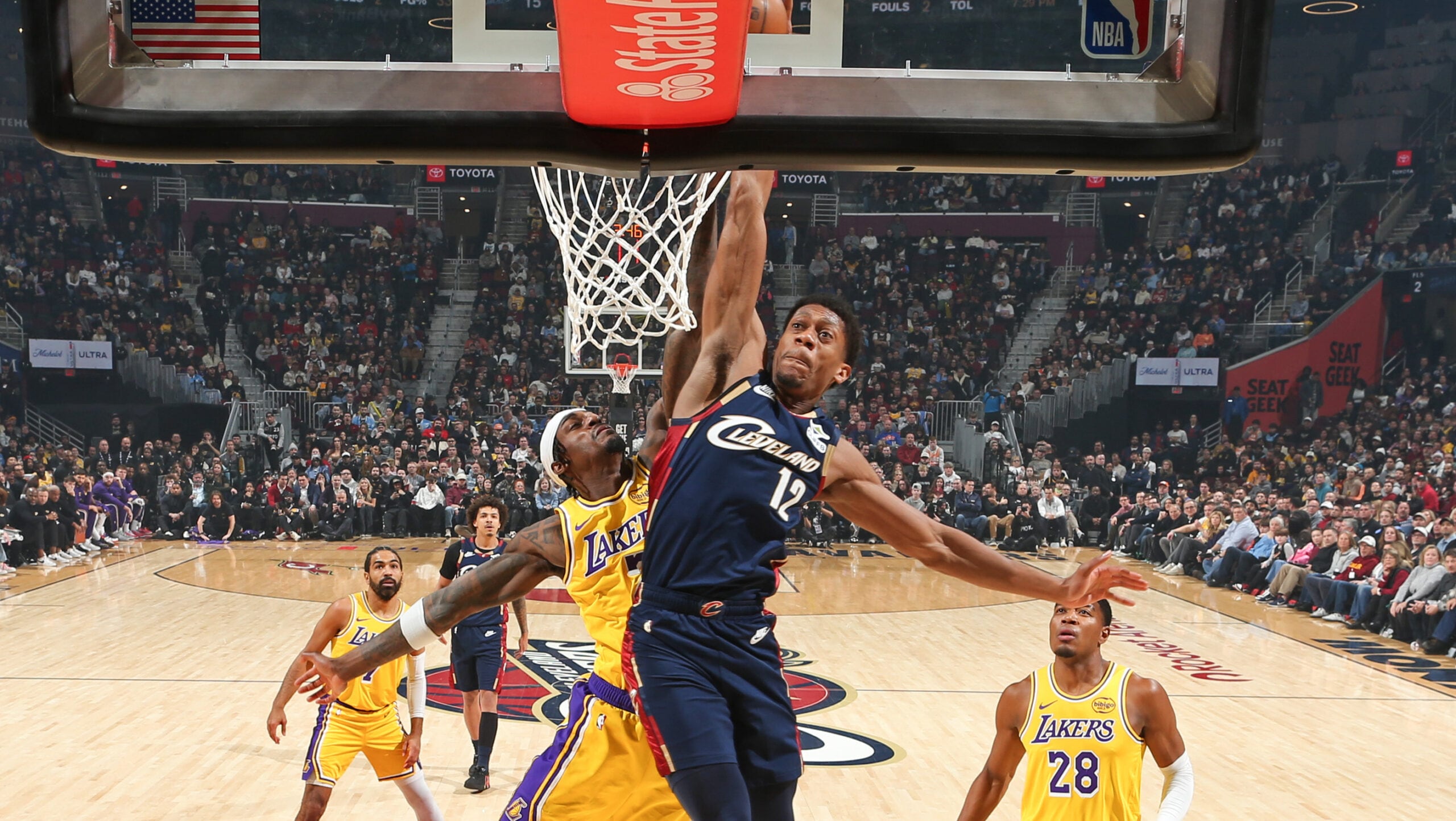 Cavs stay hot, spoil LeBron's latest Cleveland return