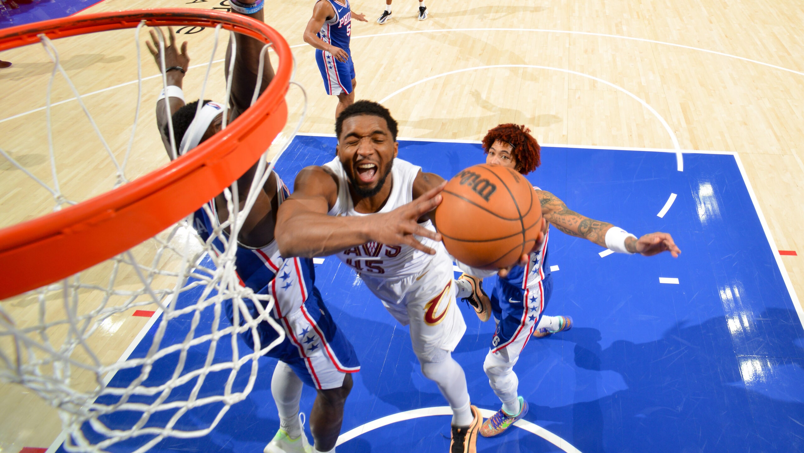 Mitchell's 35-point gem gets Cavs past 76ers
