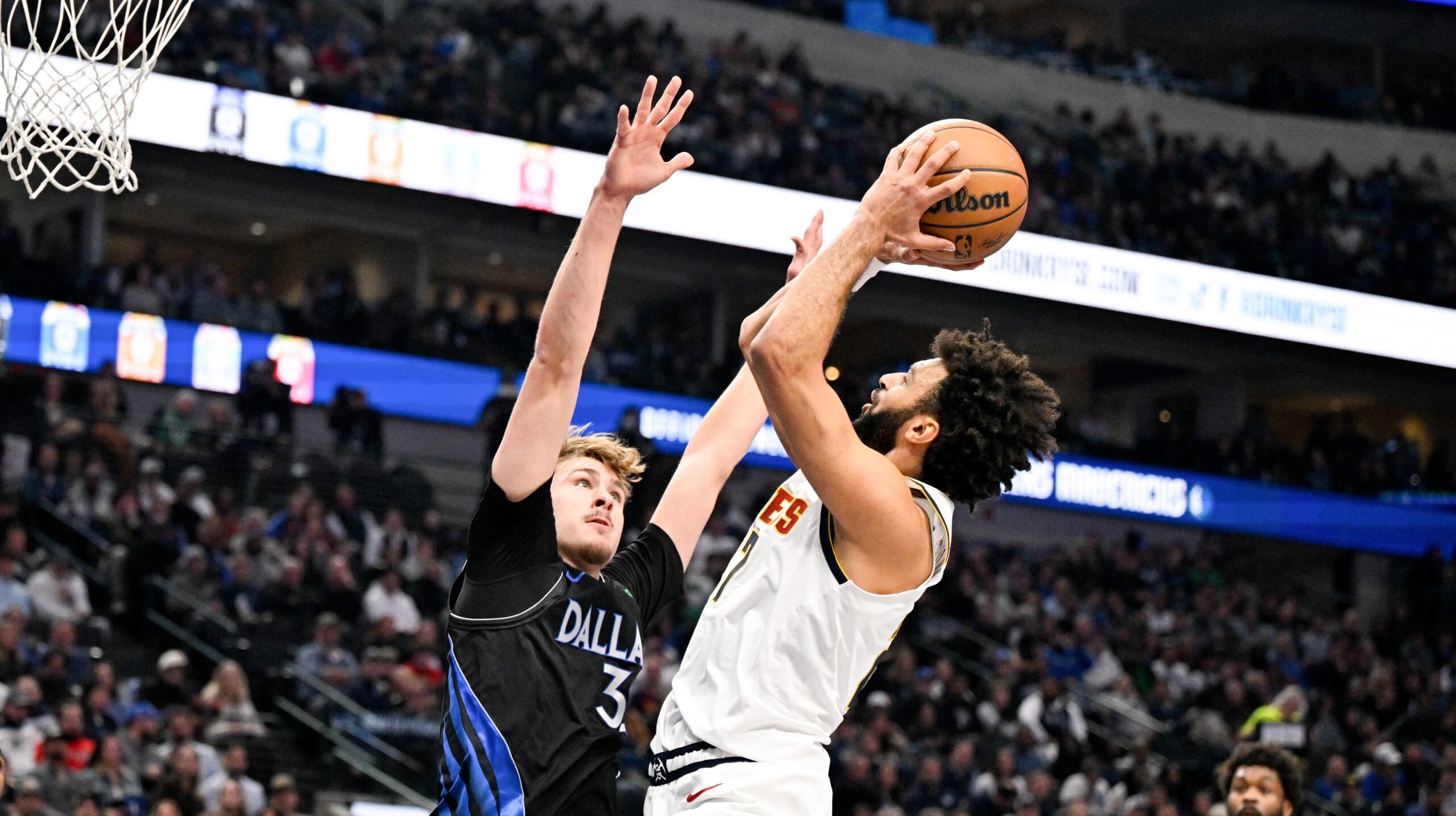 Murray stays hot in road win; Flagg exits early