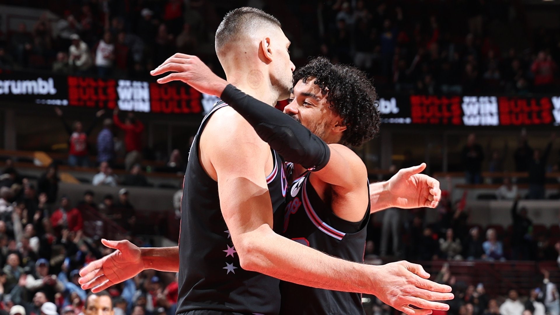 Wednesday's Top 10 plays: Vučević seals the win