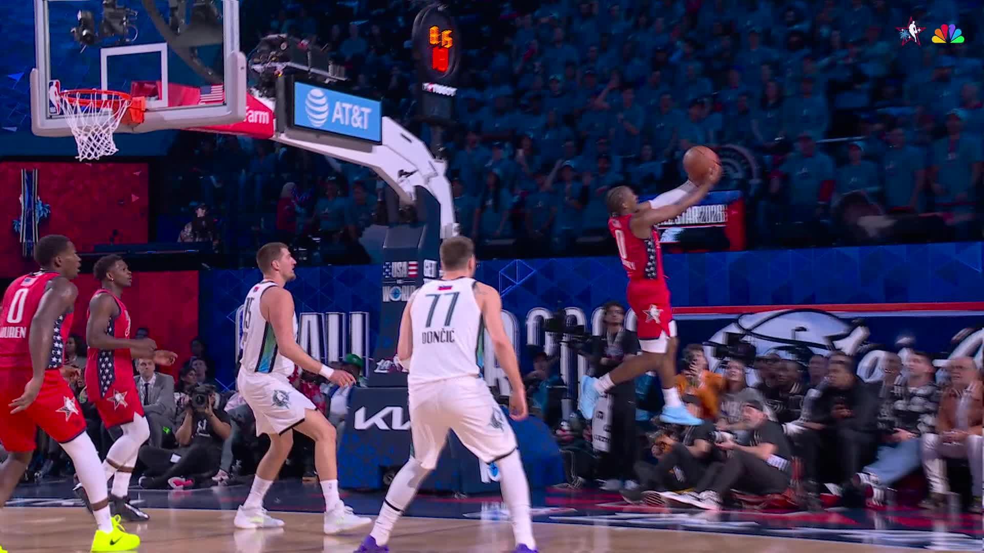 Tyrese Maxey shows off his hustle to save the possession