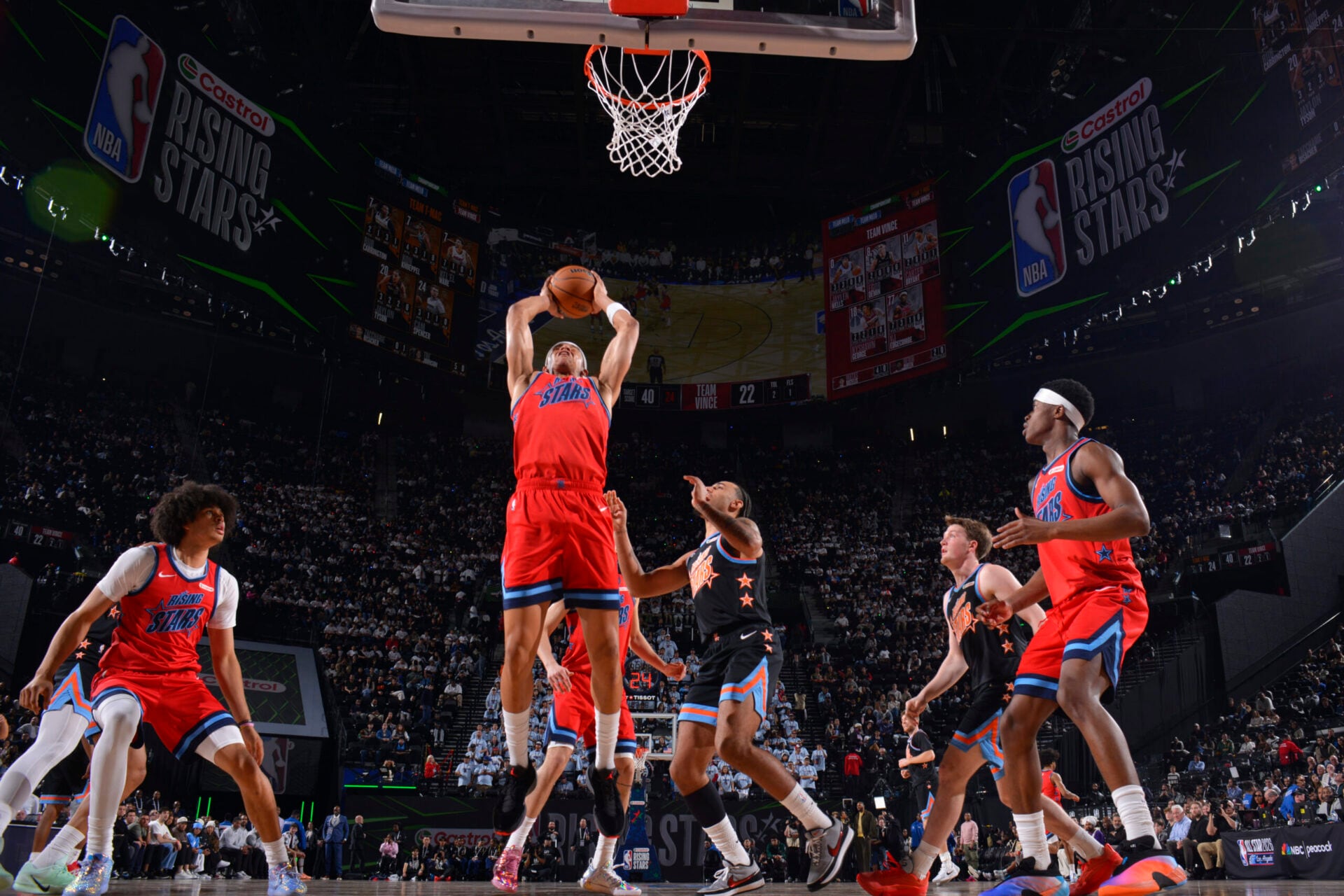 Carter Bryant rocks the rim