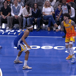 LaMelo Ball finds Kon Knueppel for a 3-pointer against the Warriors.