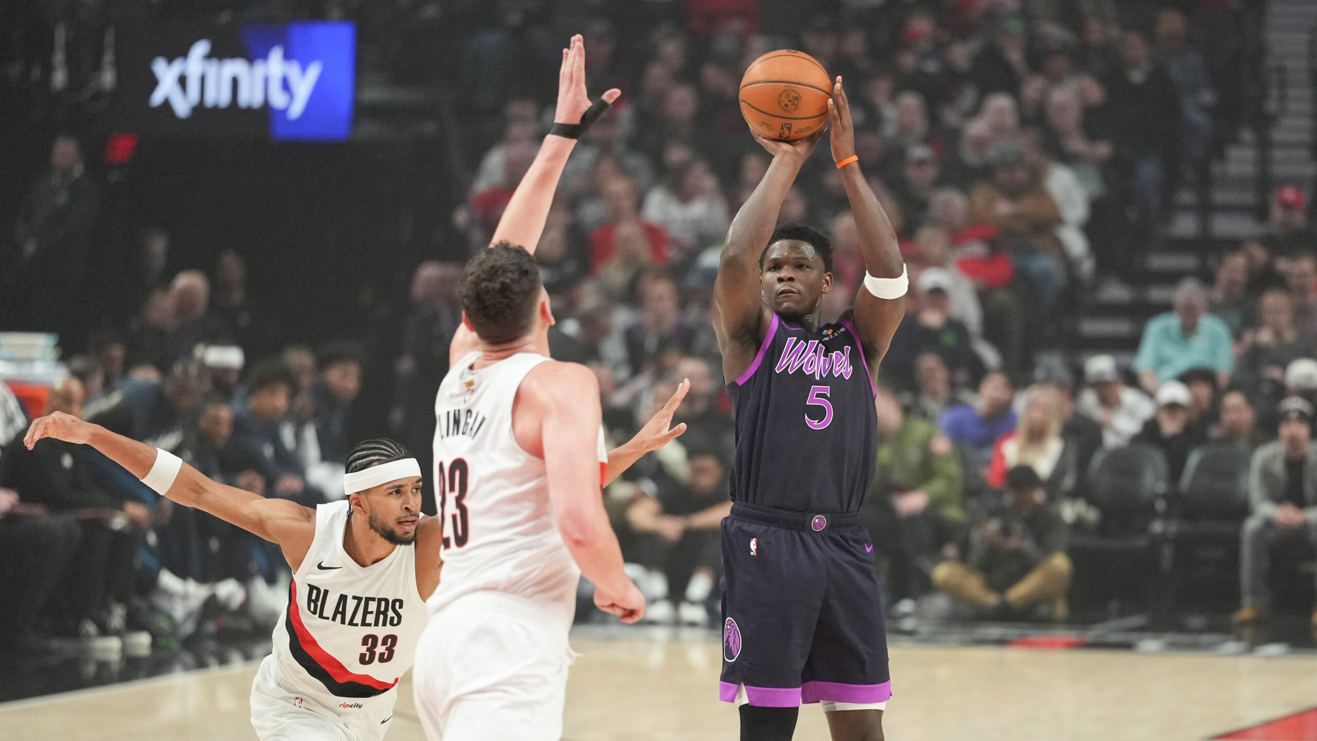 Wolves, Blazers battling; Edwards drops 25 in 1st half