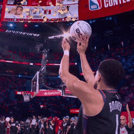Tyrese Maxey and Kon Knueppel react to Devin Booker misses down the stretch.