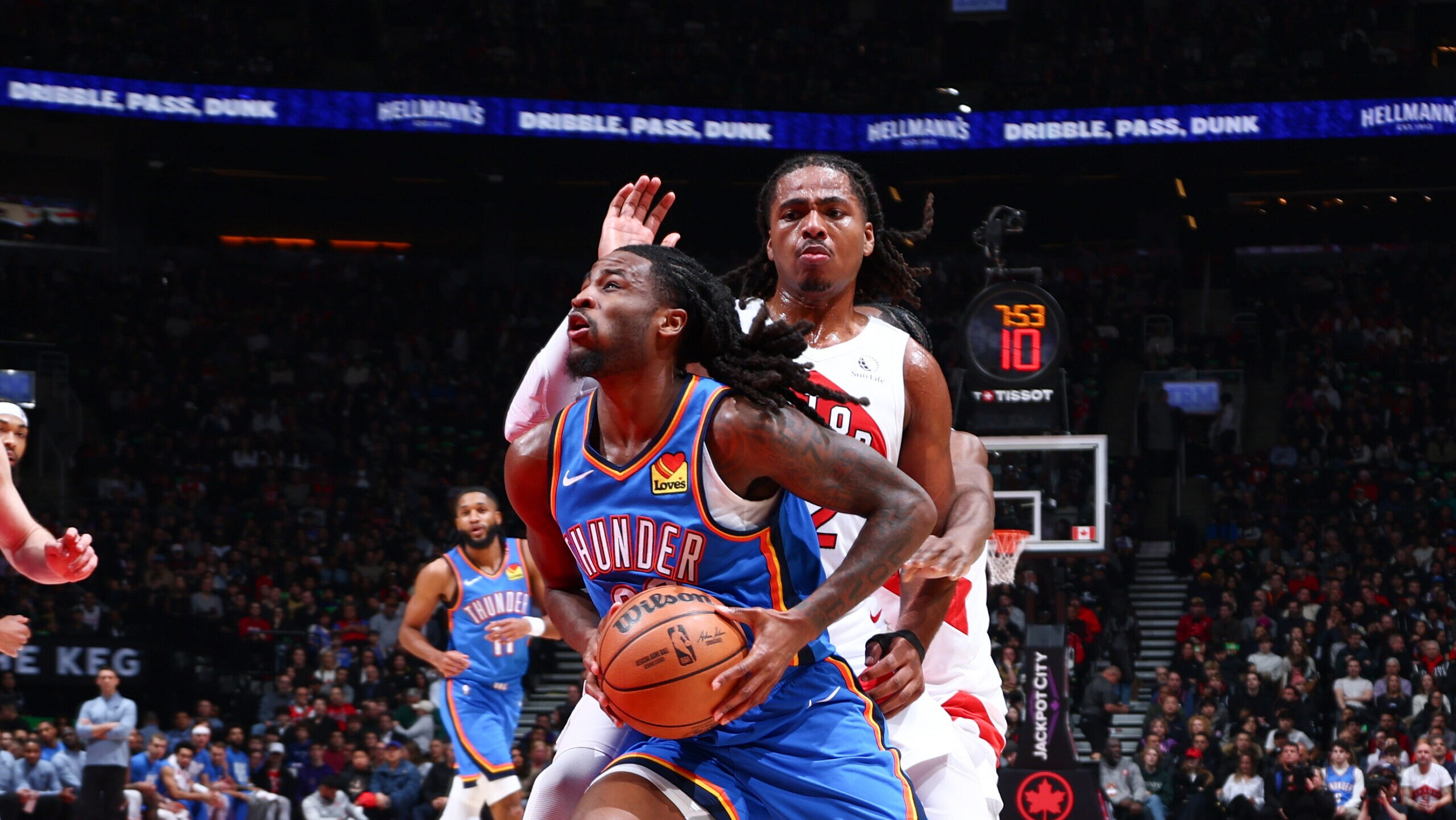Wallace pours in 27, guides Thunder to 3rd straight win