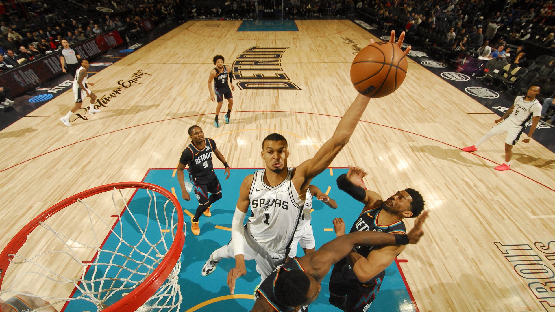 Wemby's Spurs Hit Nine Wins! Knicks-Cavs Headline Tuesday NBA