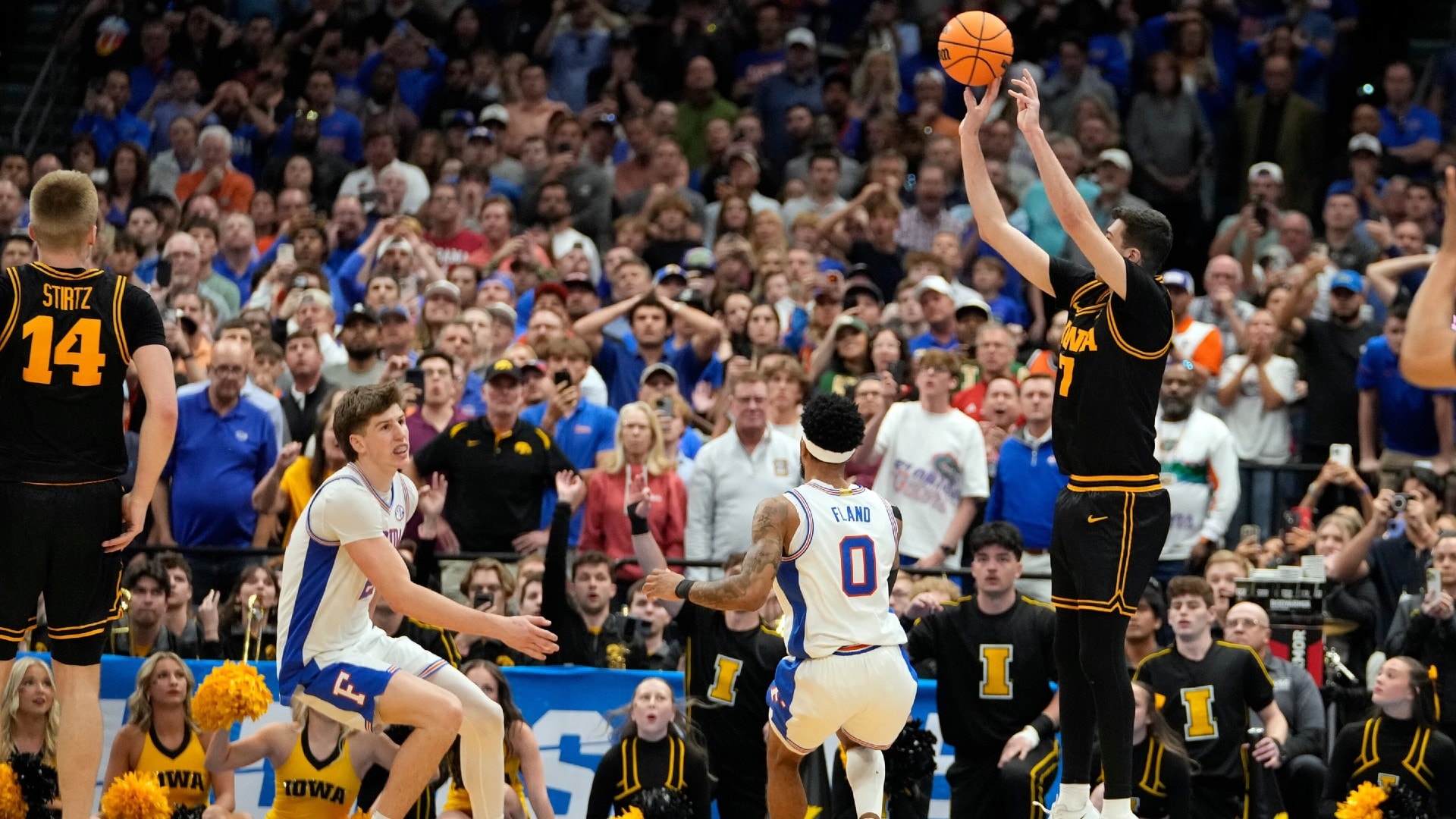 Τουρνουά NCAA: Η Αϊόβα σοκάρει την υπεράσπιση των πρωταθλητών Φλόριντα