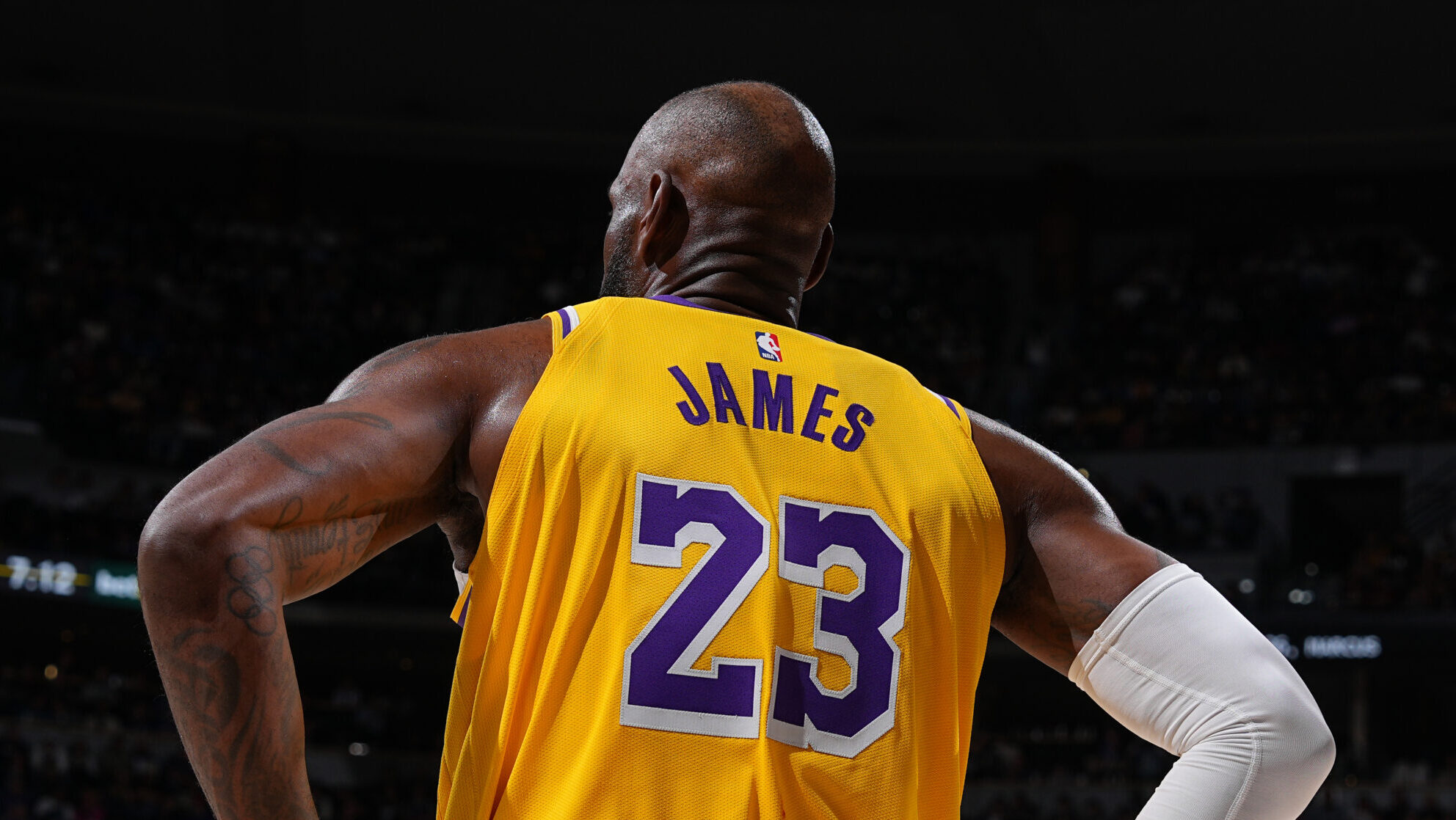 LeBron James breaks Kareem Abdul-Jabbar's NBA record for career field goals
