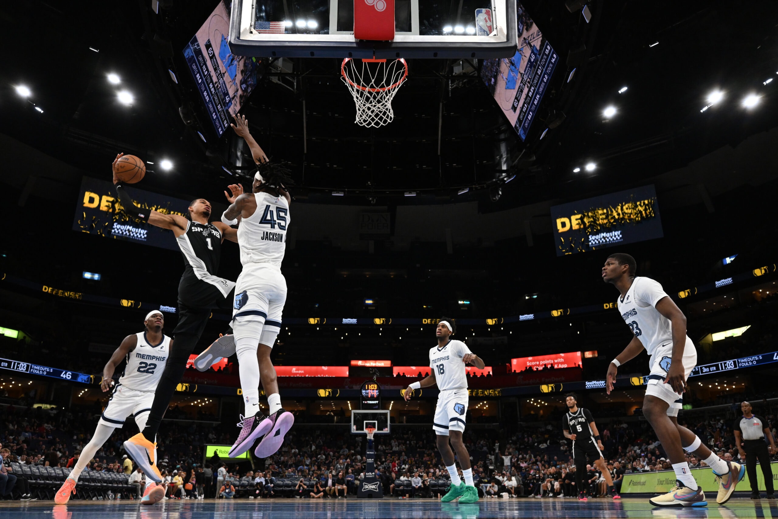 Best dunks from a 12-game Wednesday