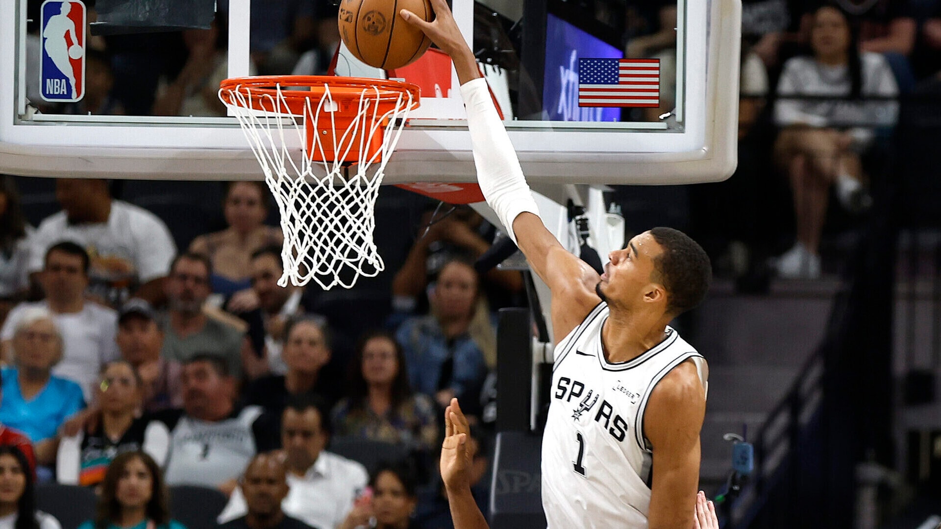 Victor Wembanyama puts up 41 points, 16 rebounds vs. Bulls
