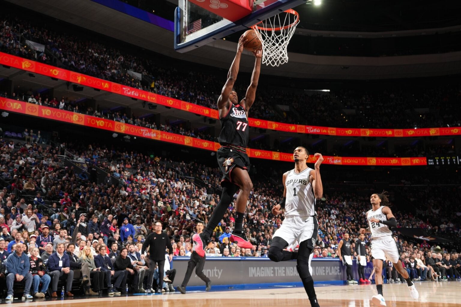 Star rookie VJ Edgecombe left Tuesday's game early