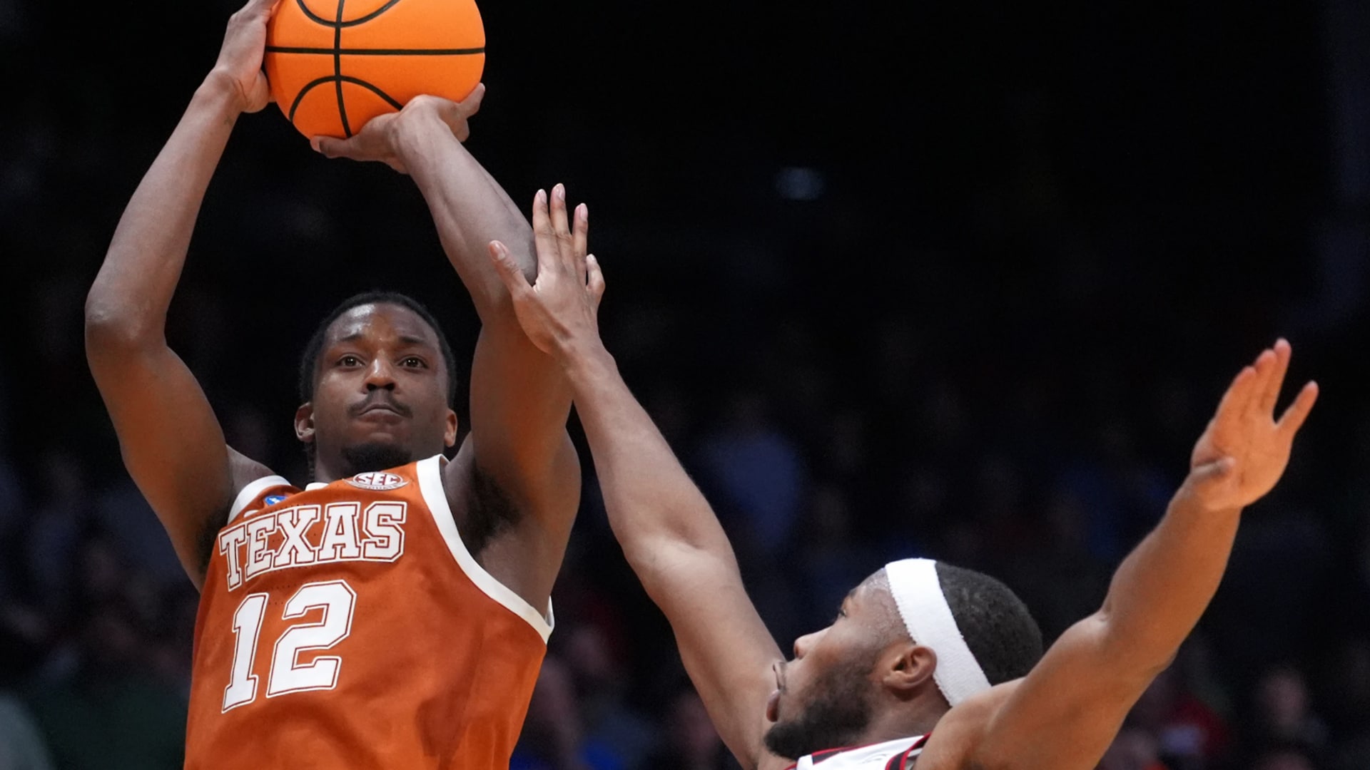 Longhorns Triumph! Mark's Heroics Secure First Four Win