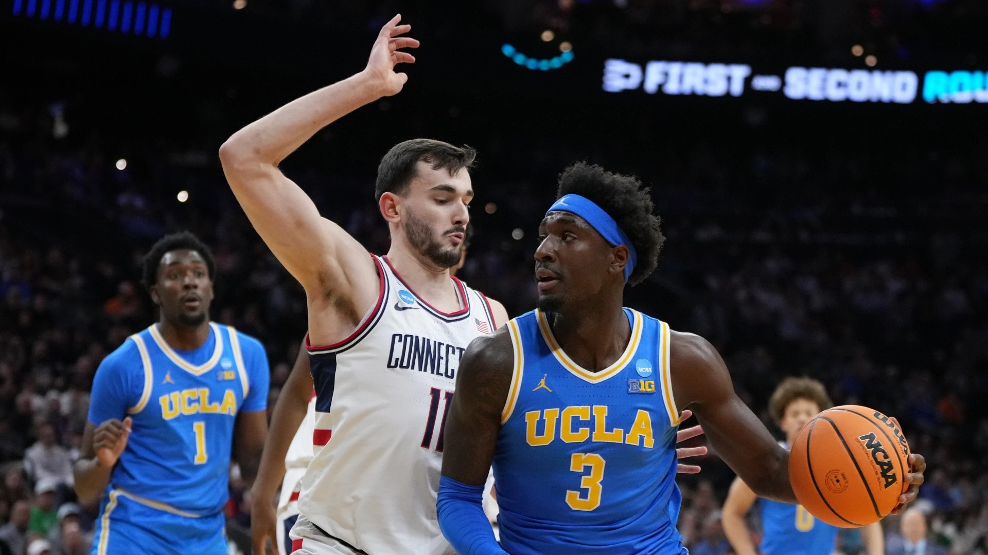 Τουρνουά NCAA: Ο Karaban προηγείται του UConn έναντι του UCLA