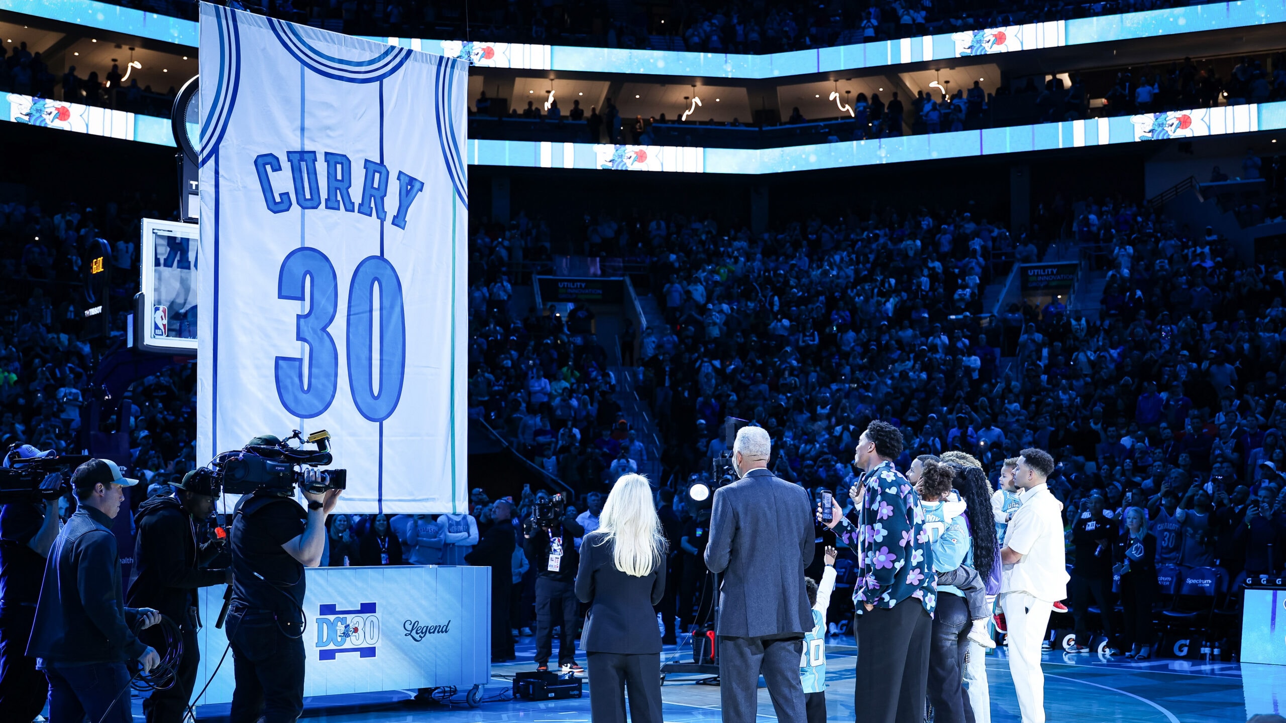 Dell Curry's No. 30 Jersey Retired by Charlotte Hornets