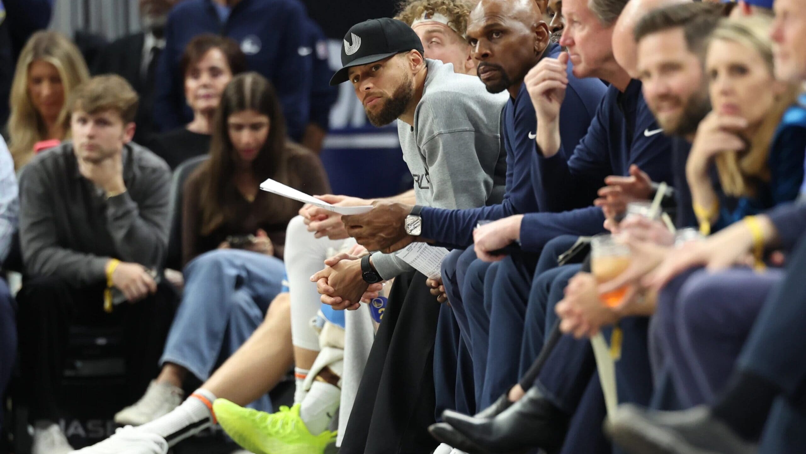 Stephen Curry returns to full-squad scrimmaging with Warriors to test injured right knee