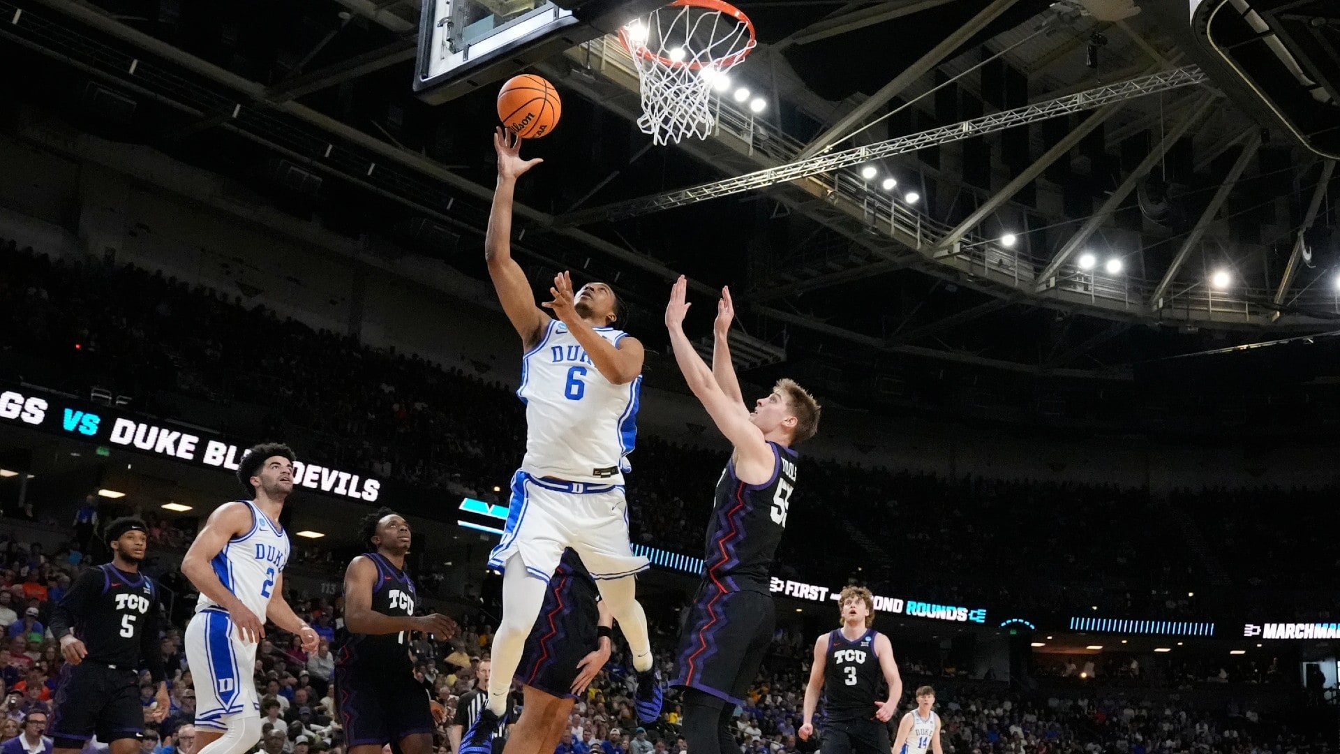 Ο Ντιουκ κυλά μετά το ημίχρονο για να κερδίσει το TCU με 81-58 και να φτάσει στο Sweet 16