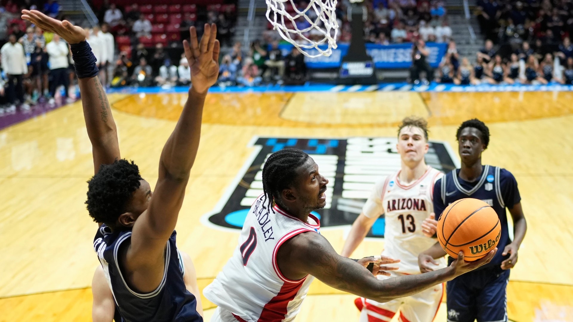 Τουρνουά NCAA: Η Αριζόνα περνάει από τη Utah St.