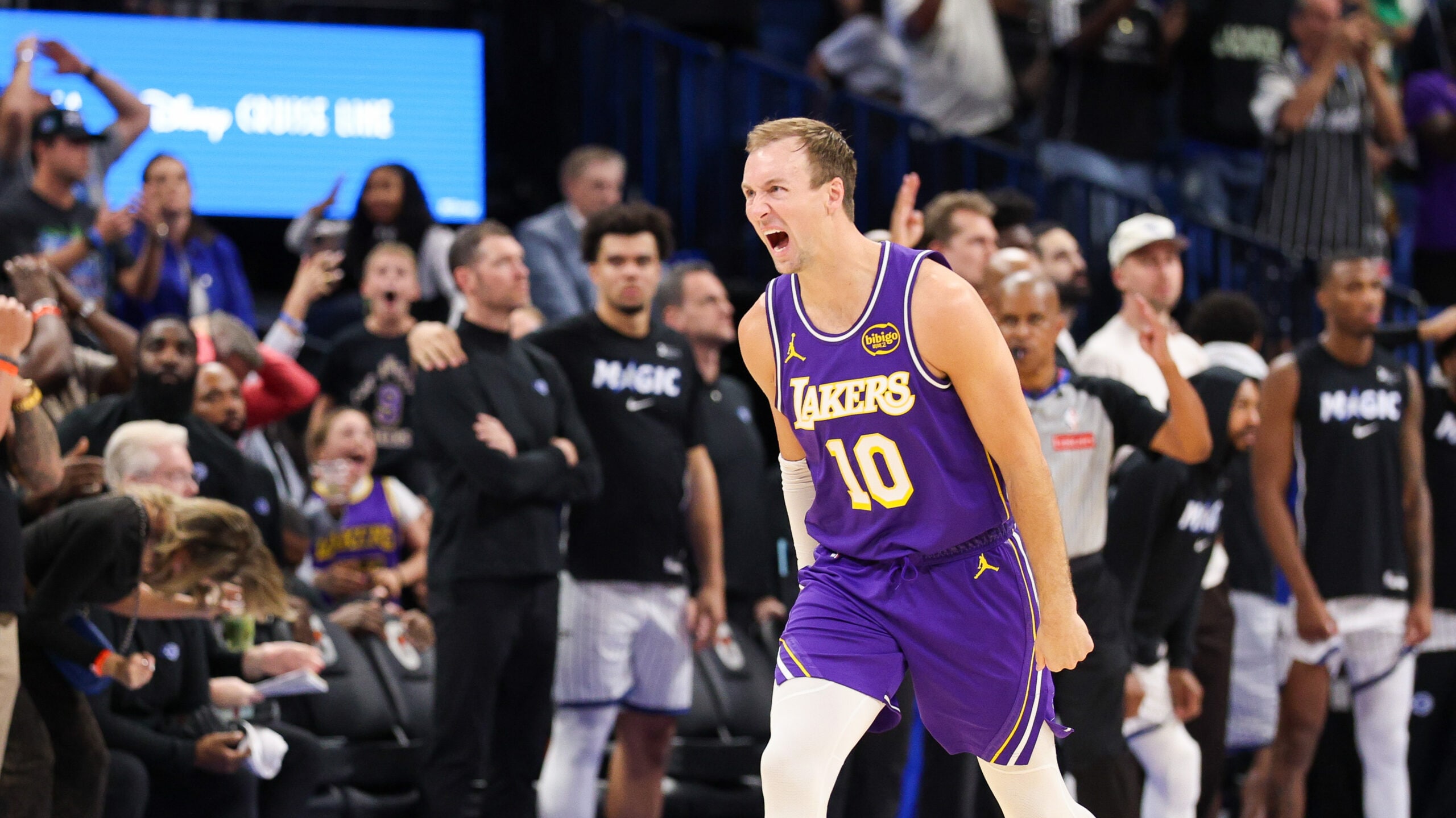Lakers win 9th straight on Kennard's trey with 0.6 left