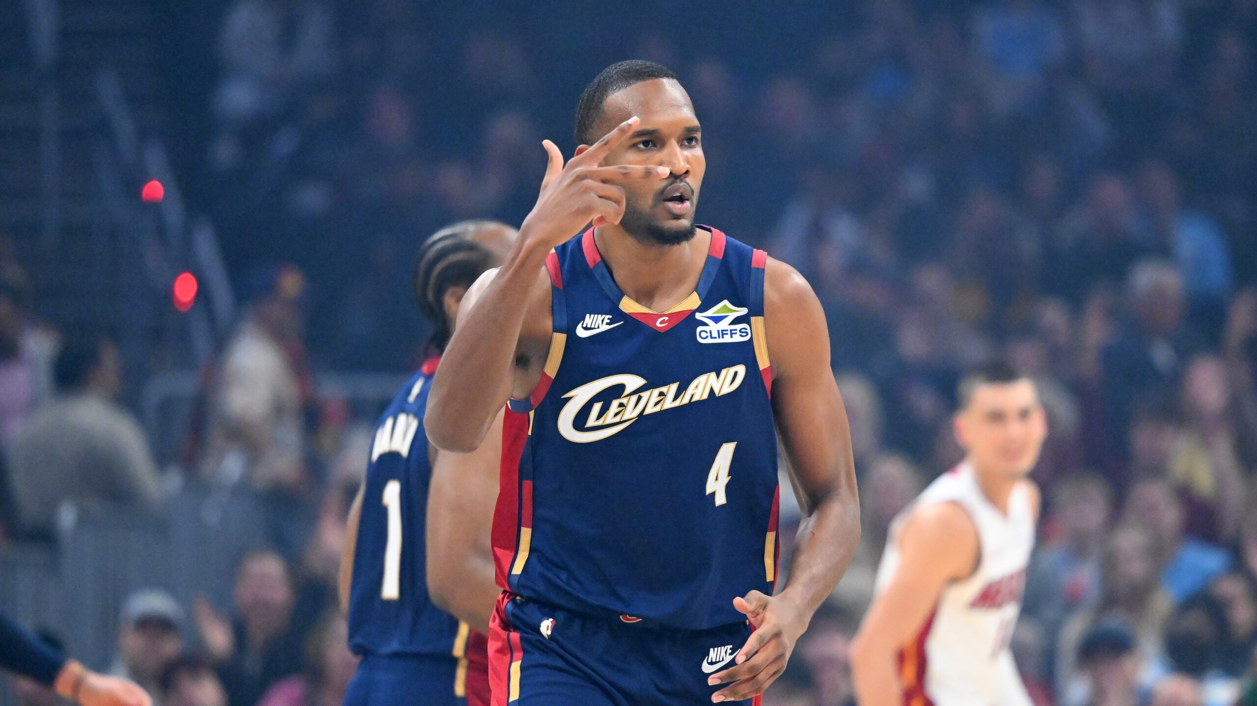 Live Updates: 10-Game Friday Night Slate Unfolds